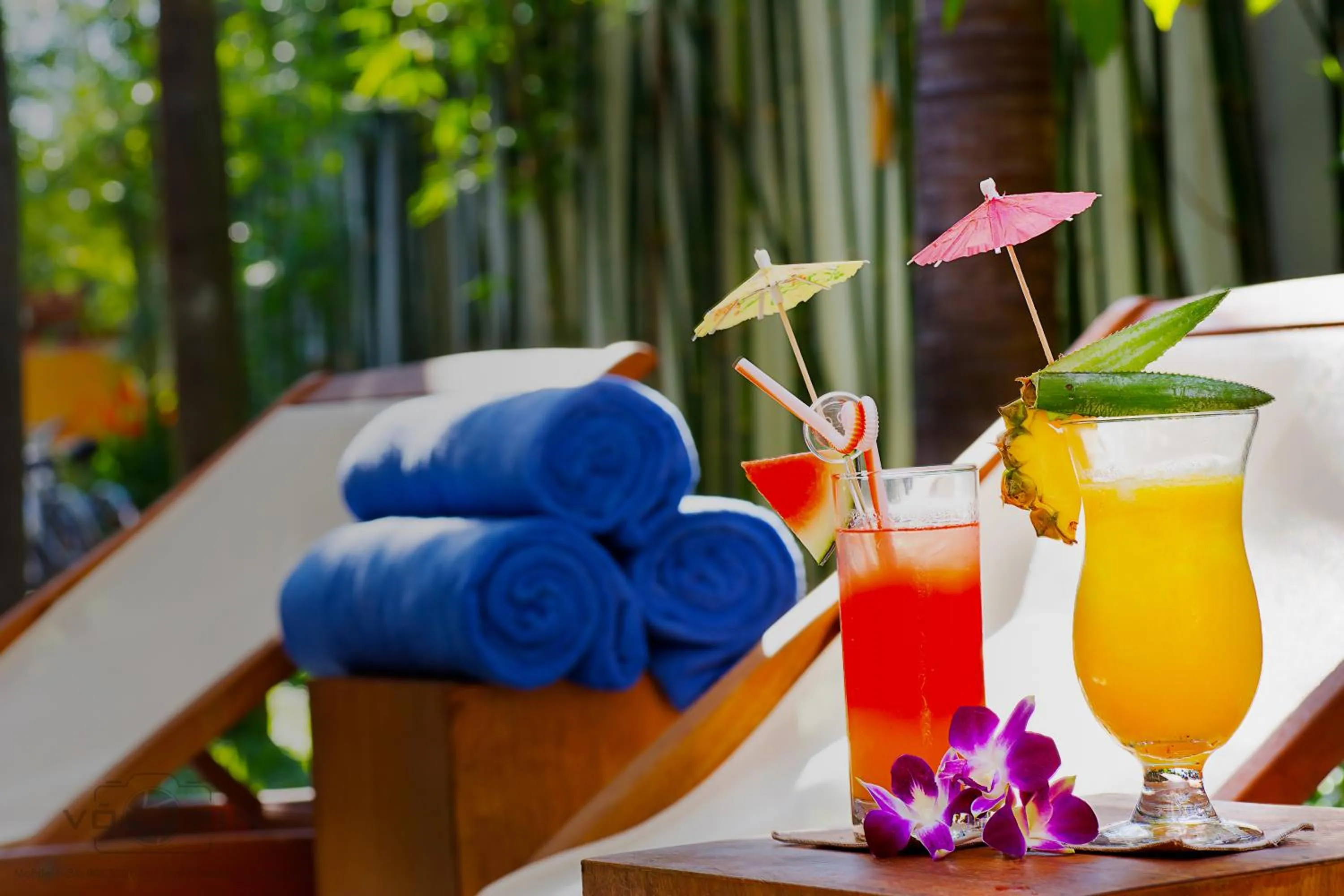 Swimming pool in Mulberry Collection Silk Eco