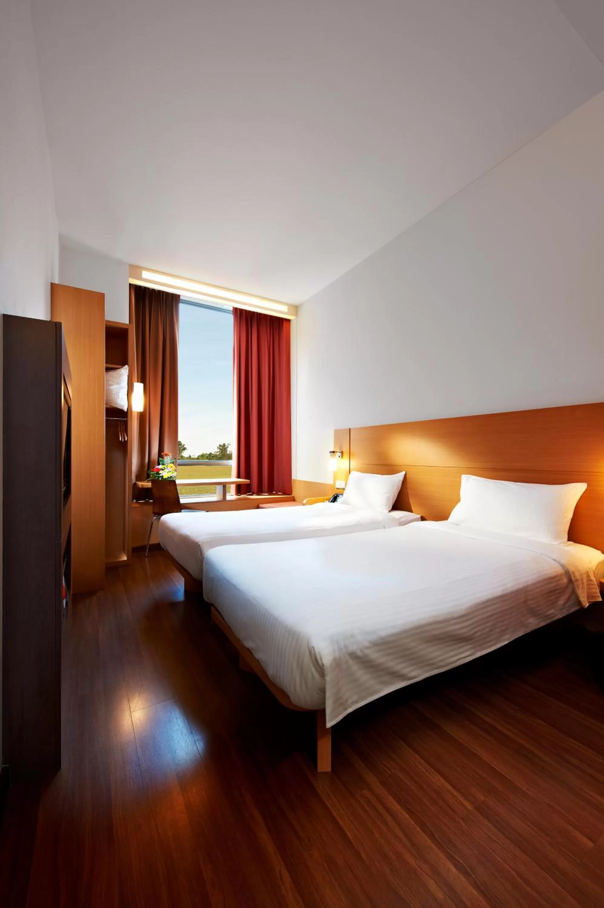 Bedroom, Bed in Ibis Singapore Novena