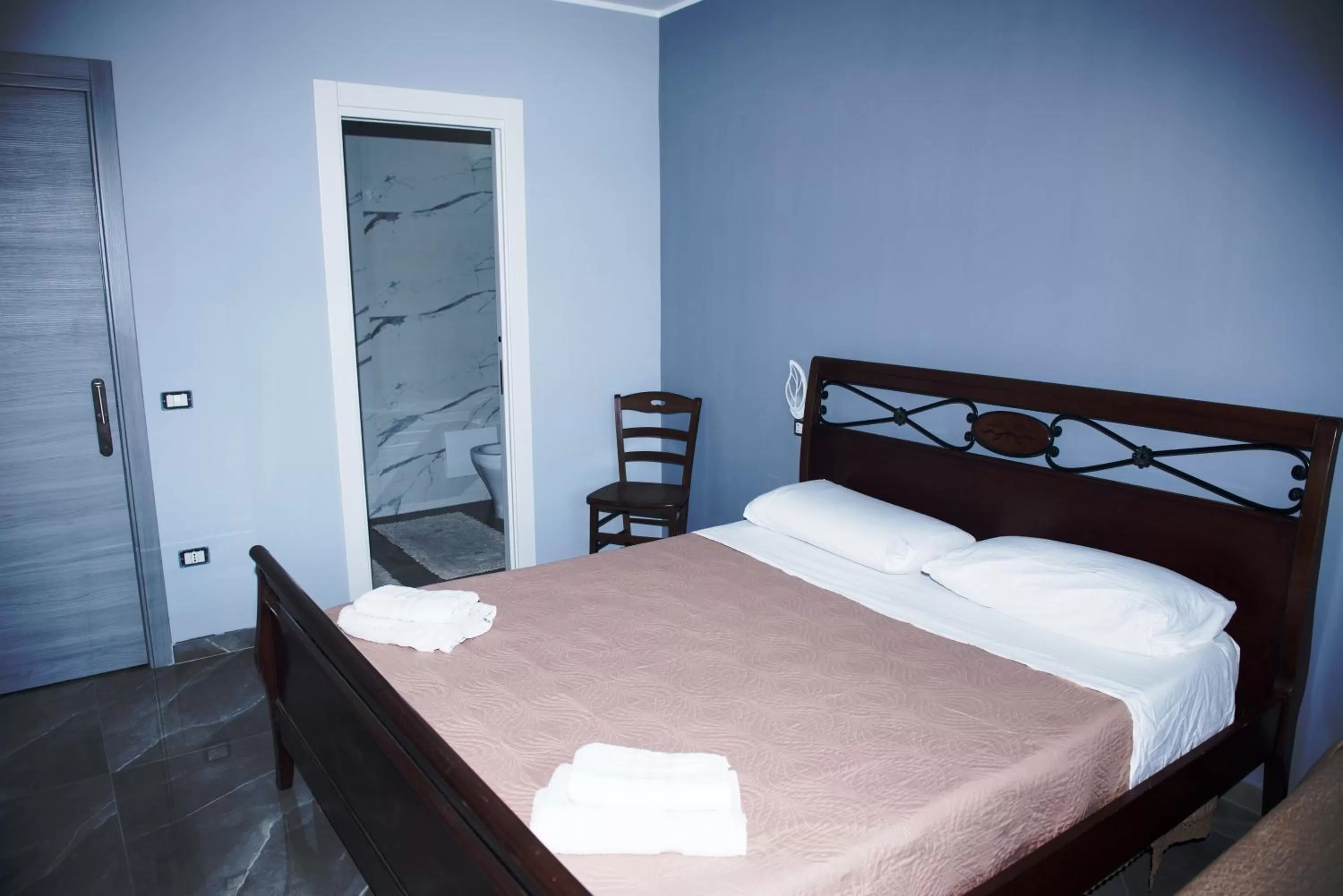 Photo of the whole room, Bed in B&B S Home