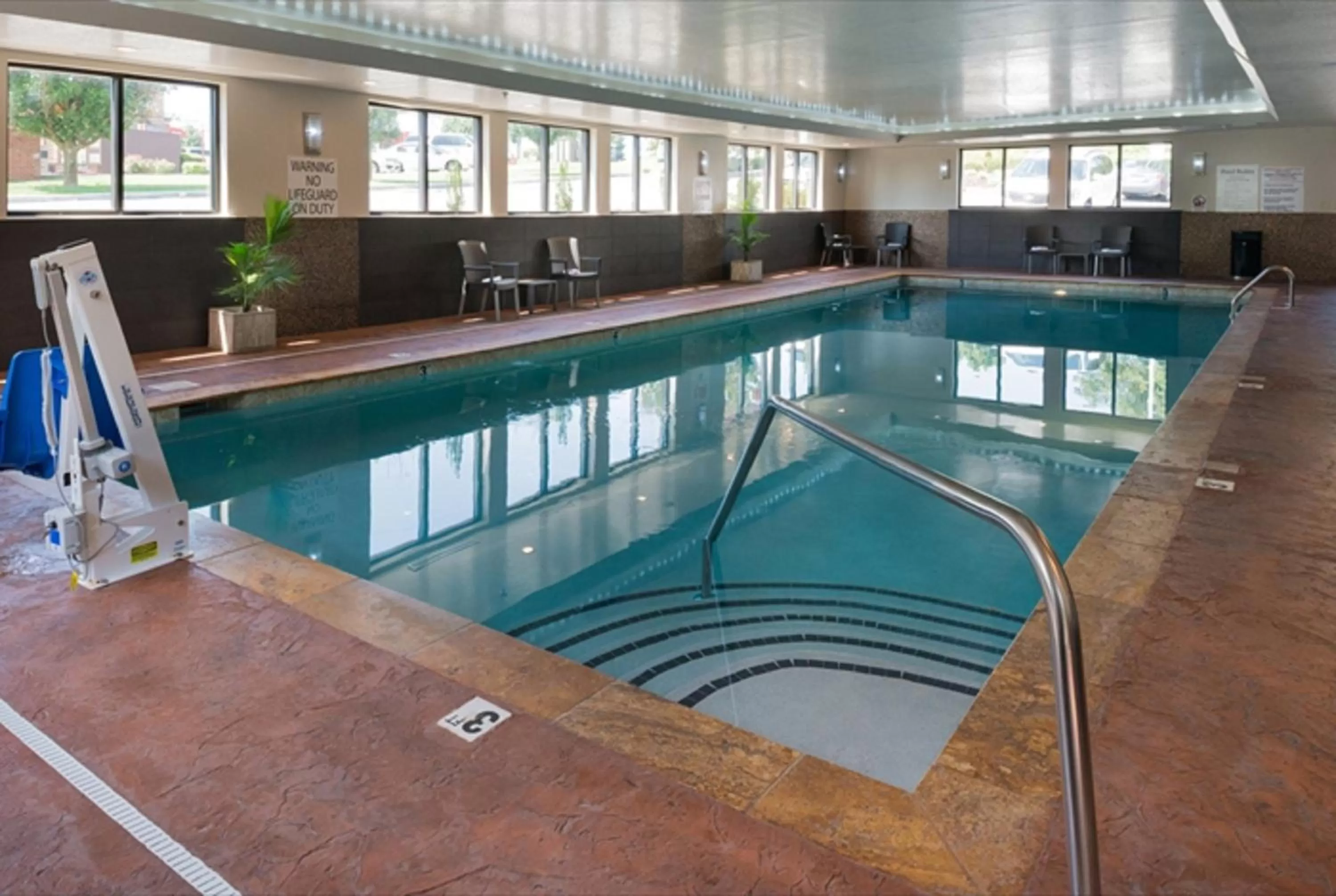 Swimming pool in Holiday Inn Express & Suites Nashville Southeast - Antioch by IHG