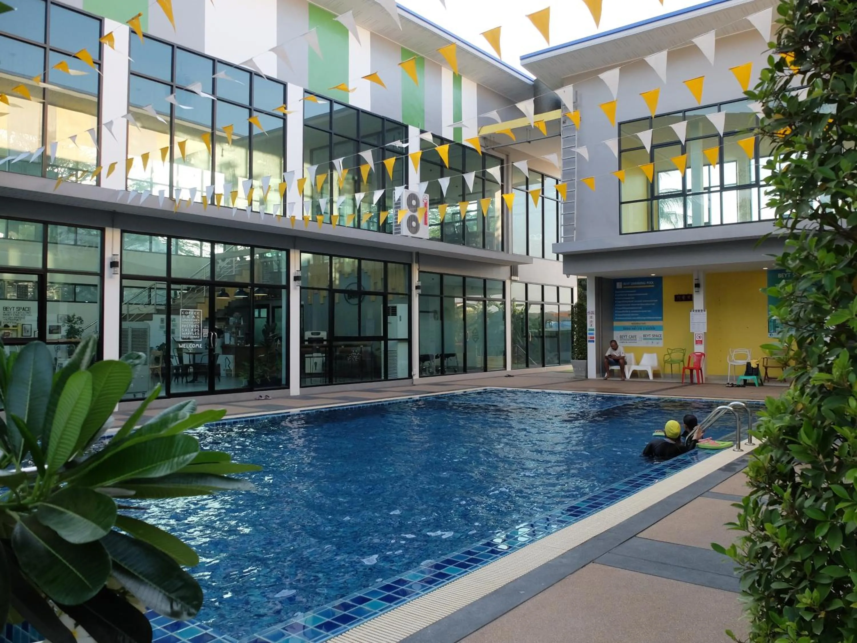 Swimming pool in Bed in Beyt Boutique Hotel