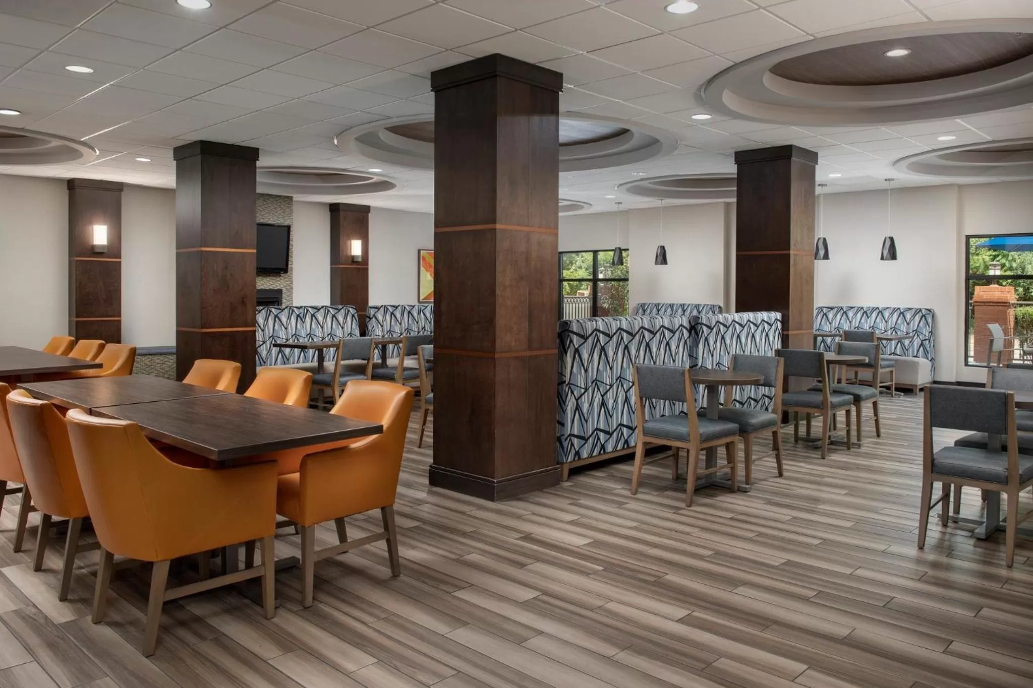 Property building in Holiday Inn Express & Suites Knoxville-Clinton by IHG