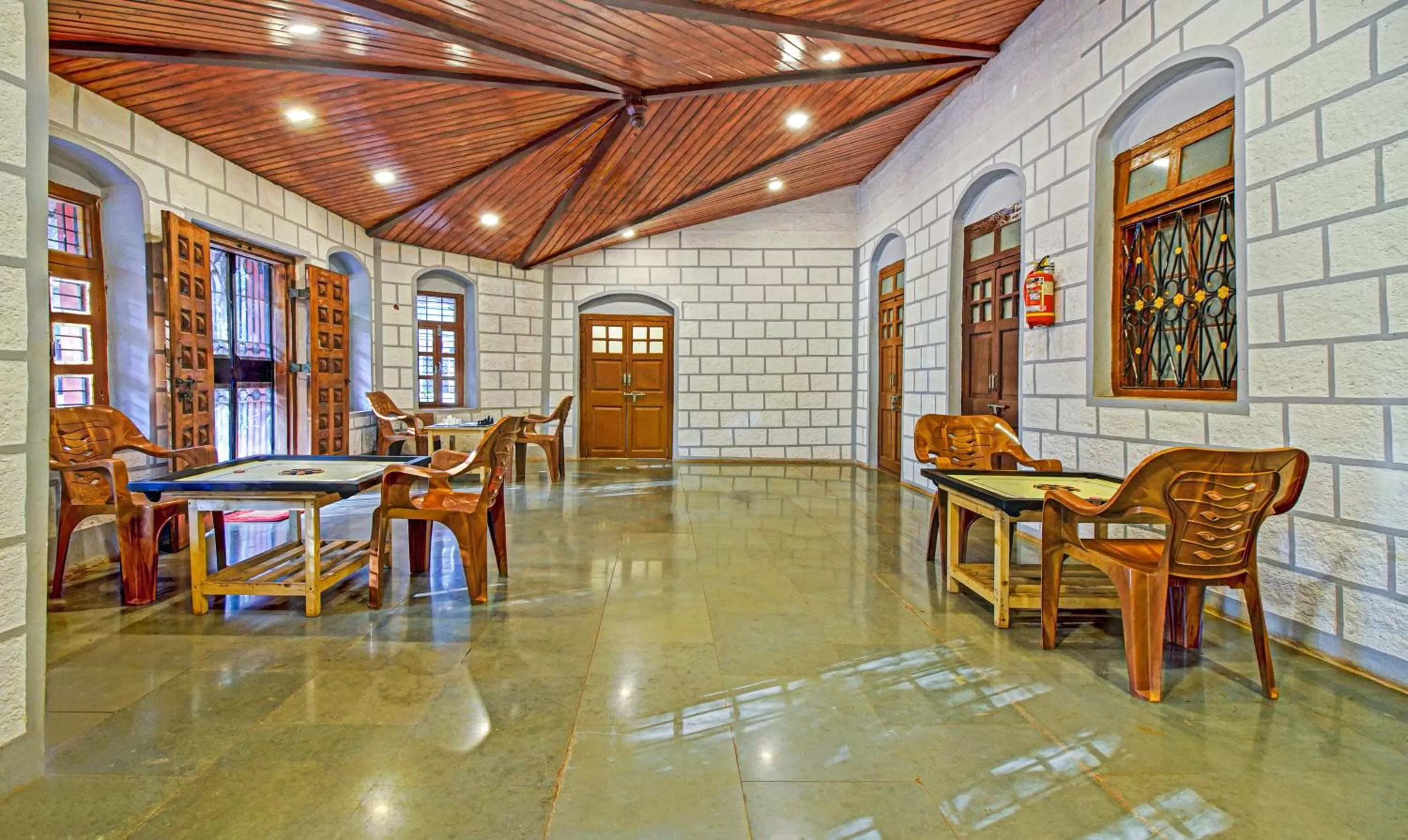 Restaurant/Places to Eat in Treebo Trend Shalimar In The Forest Matheran