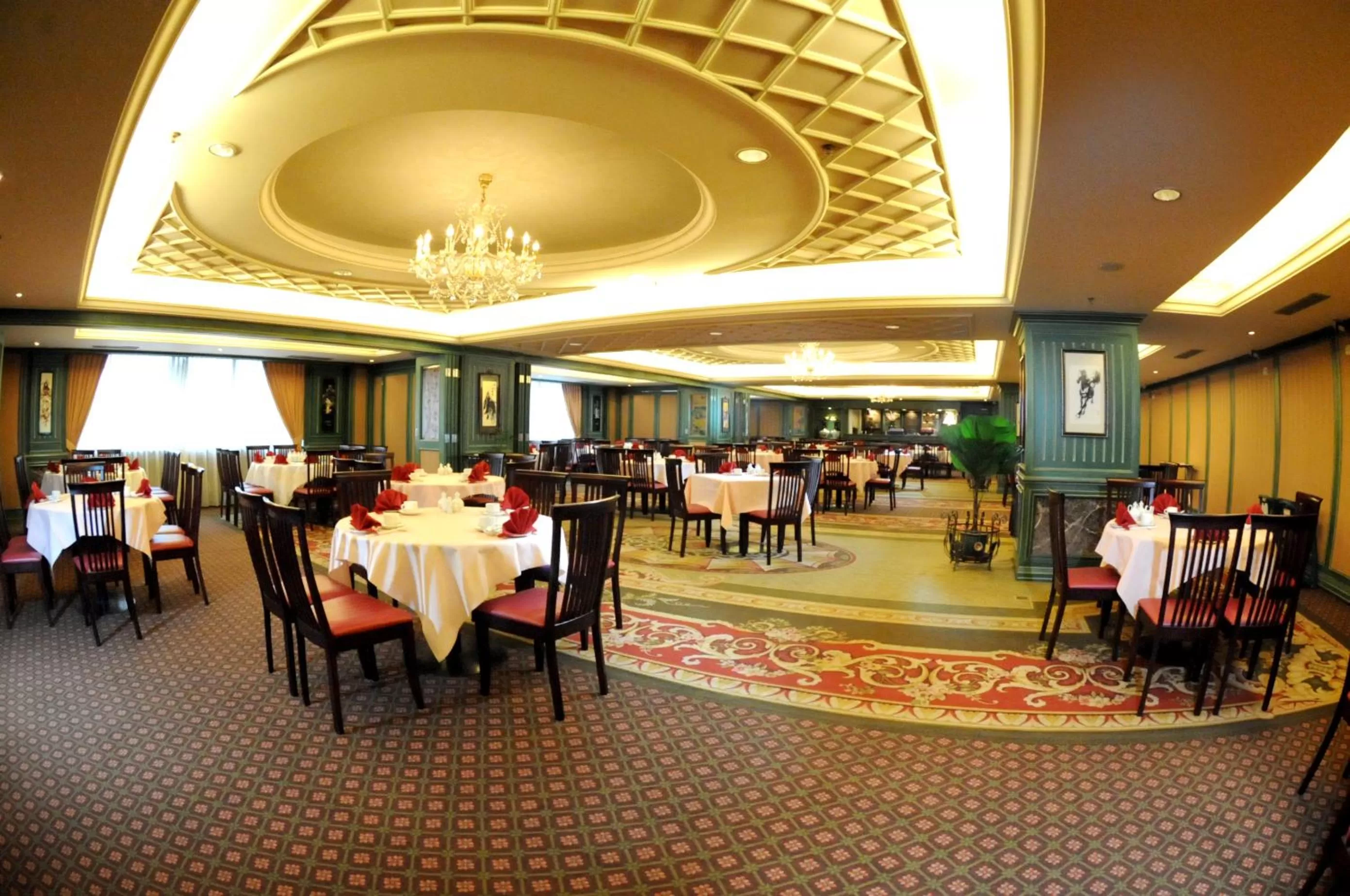 Restaurant/places to eat in Grand Margherita Hotel