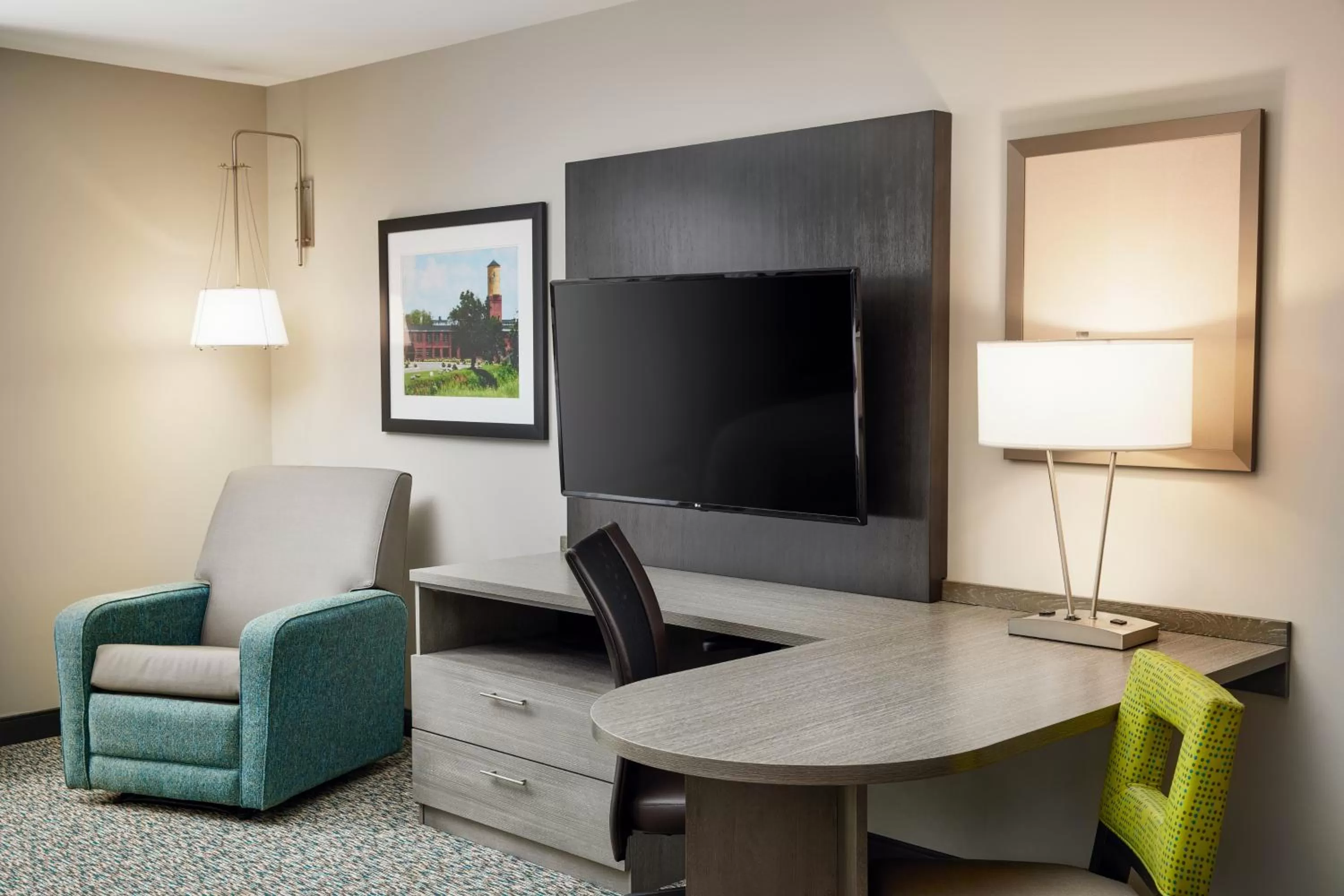 TV and multimedia in Candlewood Suites - Lebanon by IHG