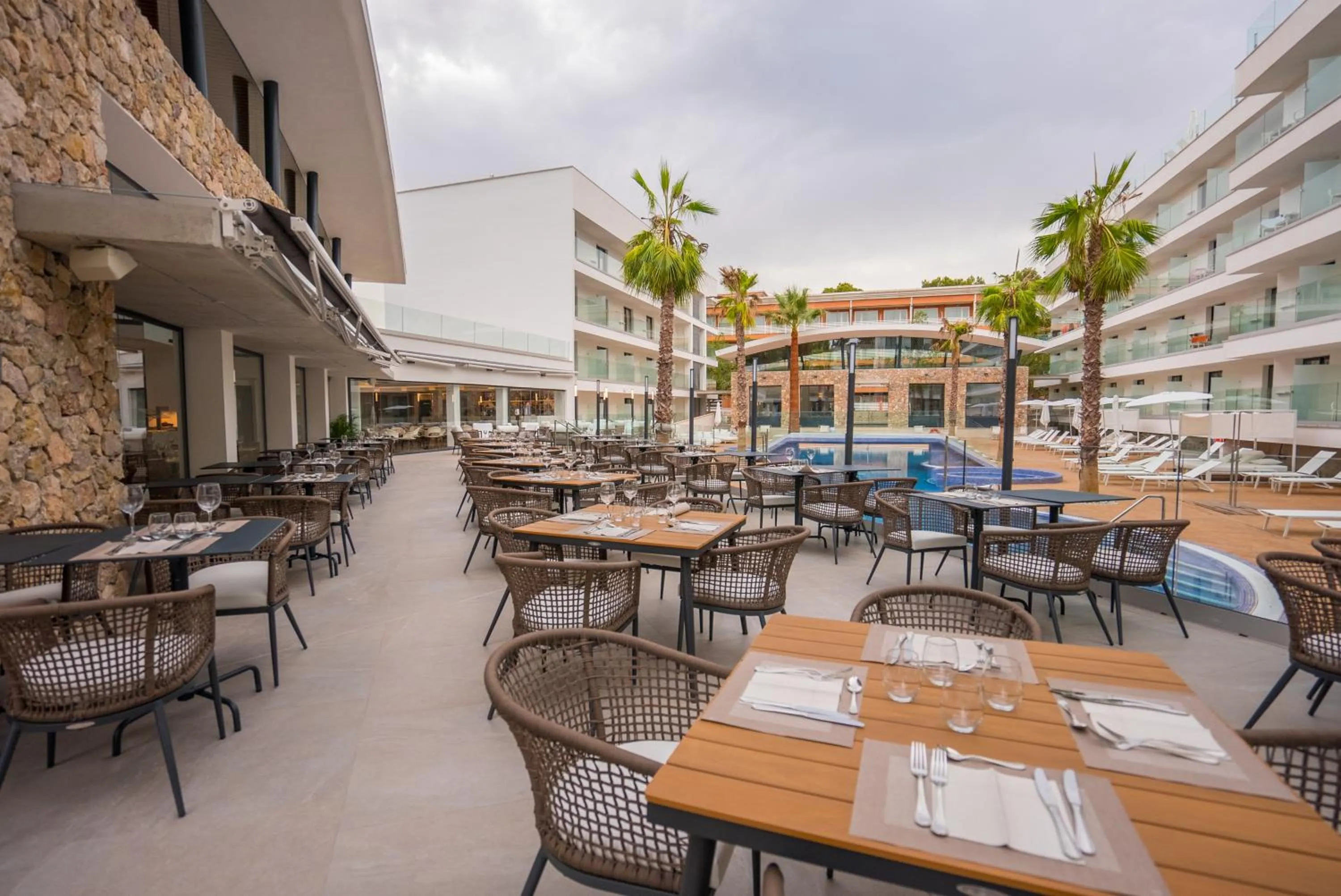 Restaurant/places to eat in Hotel Morlans Suites - Adults Only