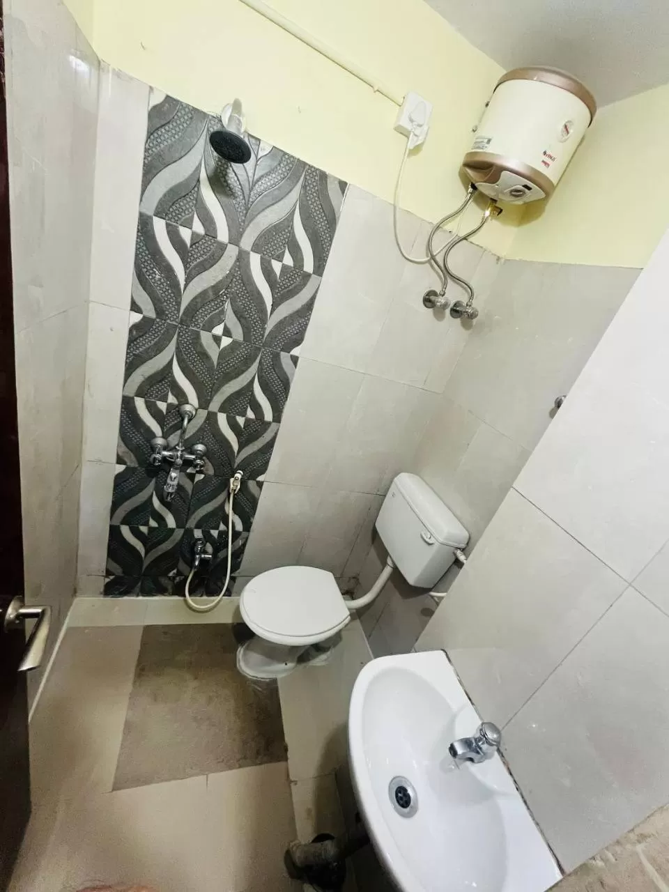 Shower in Hotel Airlines