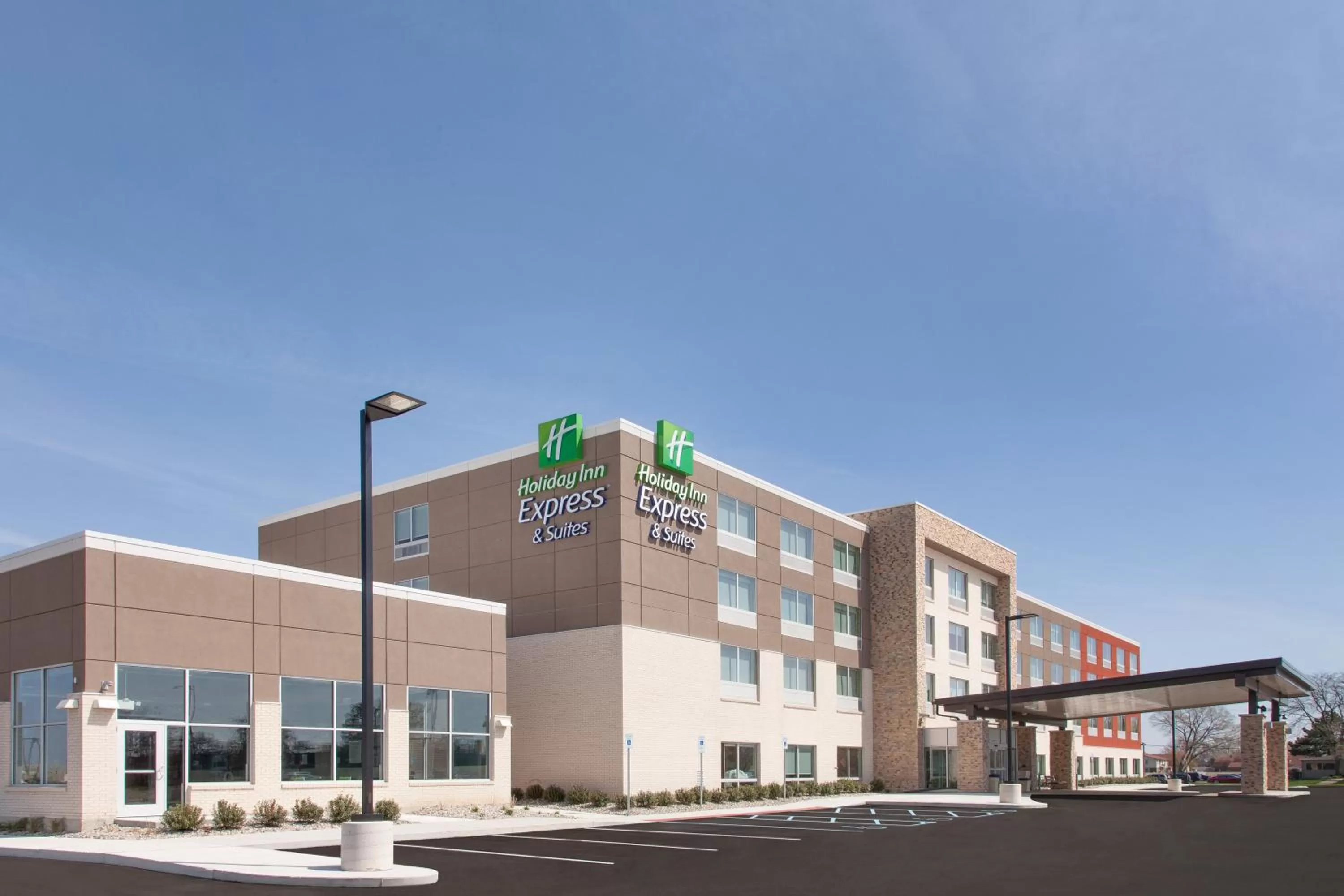 Property building in Holiday Inn Express & Suites - Sterling Heights-Detroit Area by IHG