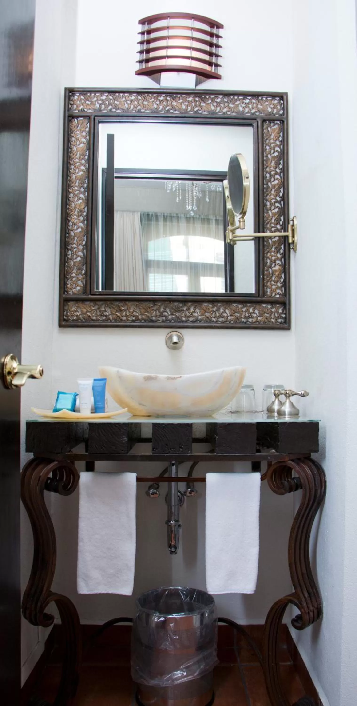 Bathroom in Hotel Herencia By Hosting House