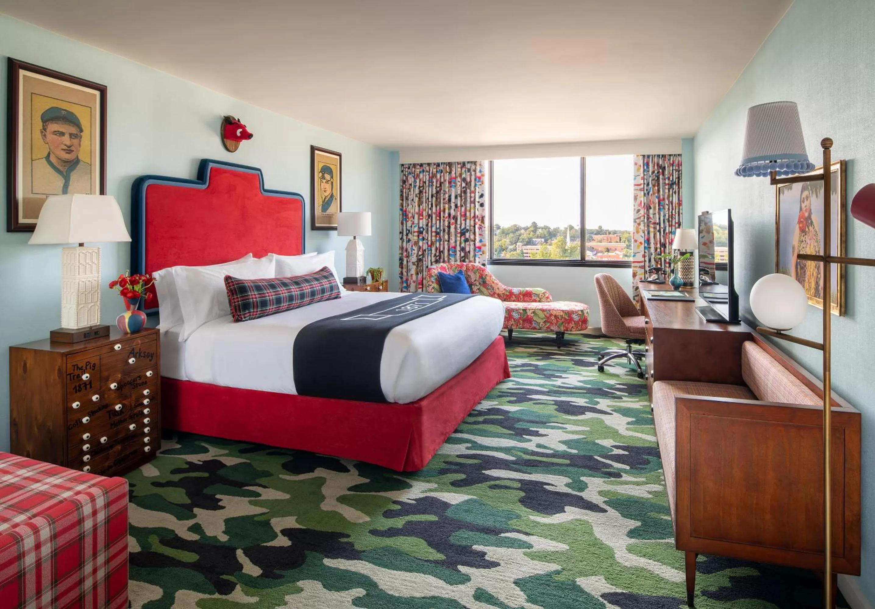 Deluxe King Room in Graduate by Hilton Fayetteville, AR