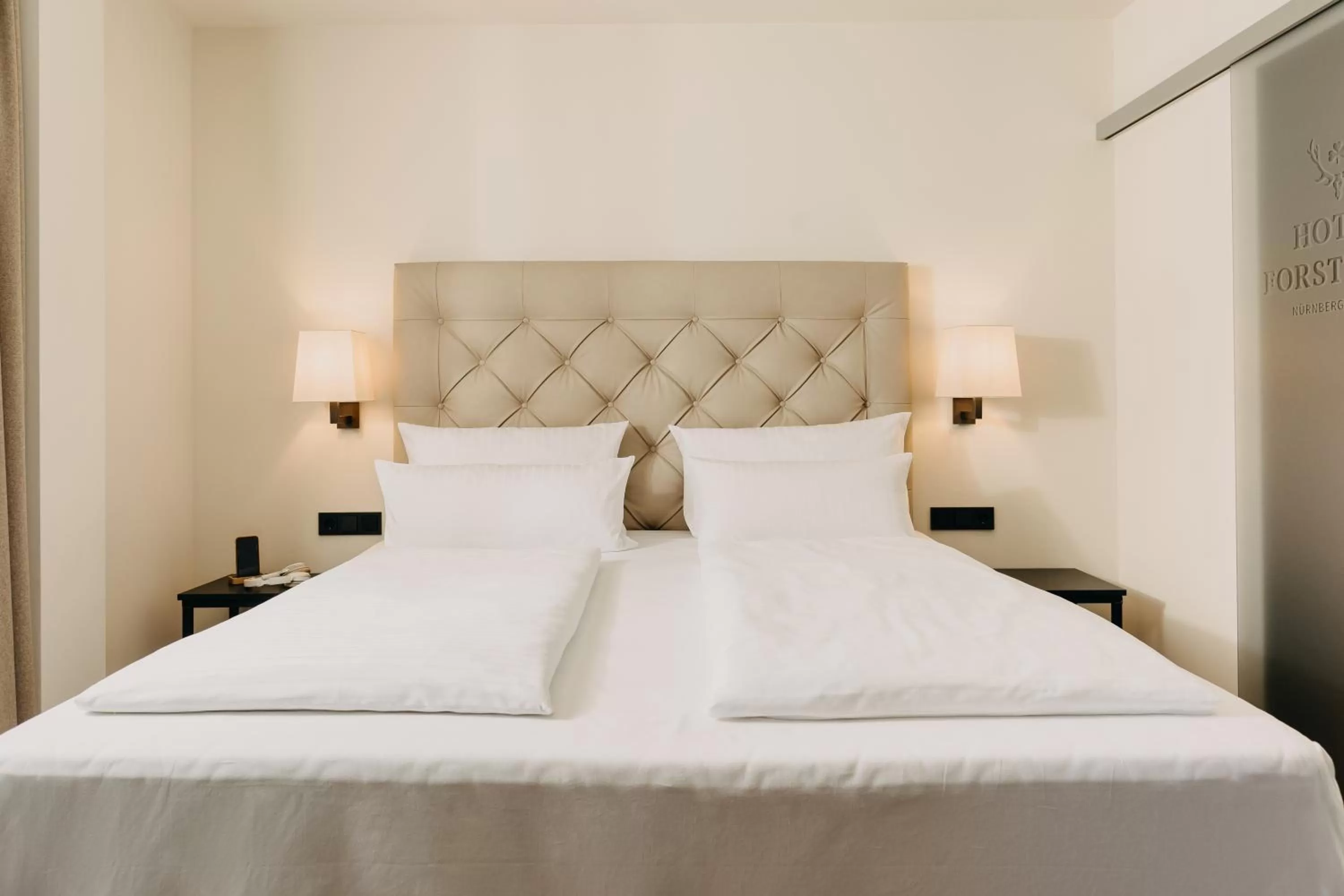 Bedroom, Bed in Hotel Forsthaus Nürnberg Fürth