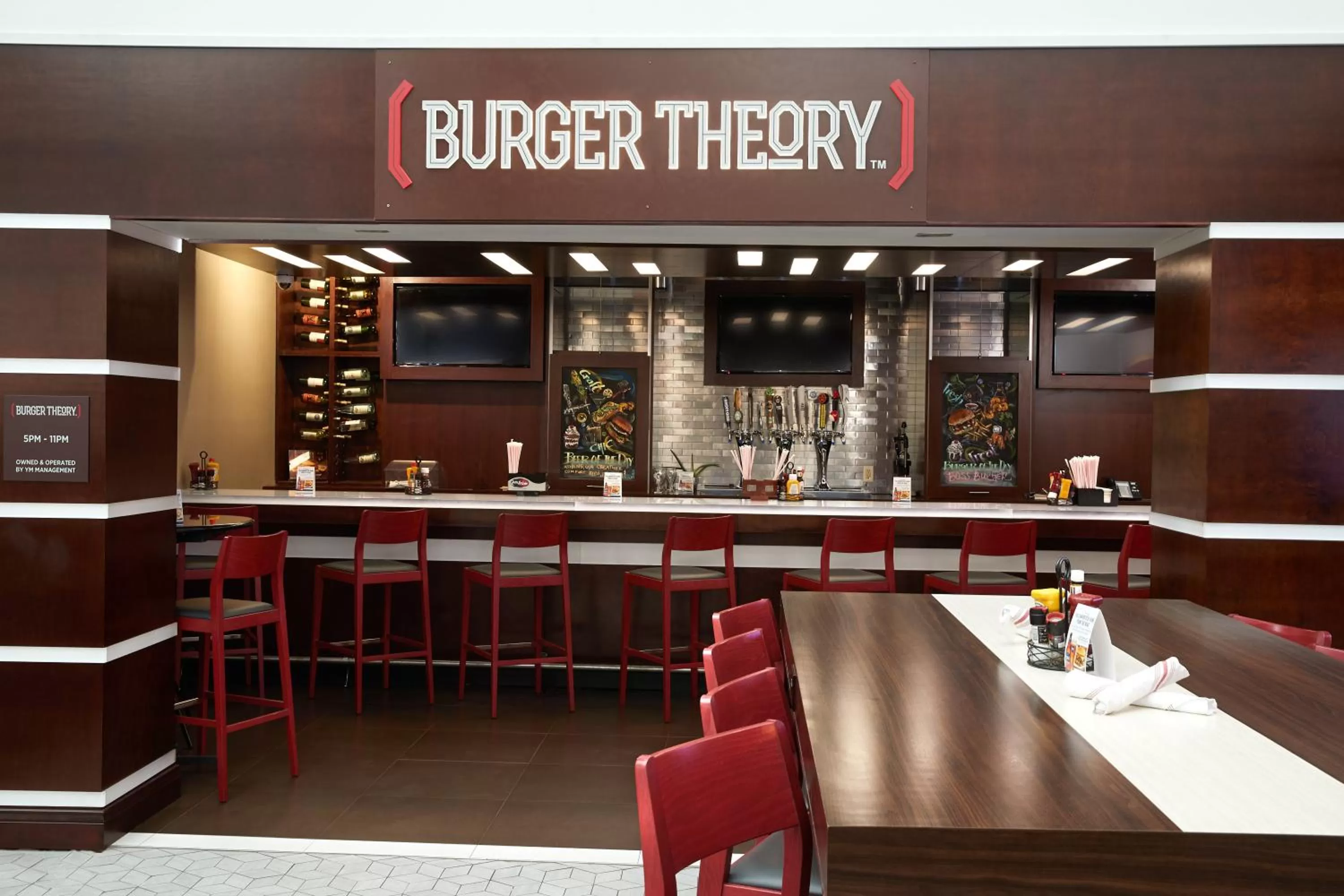 Lounge or bar in Holiday Inn Hotel & Suites Stockbridge-Atlanta I-75 by IHG