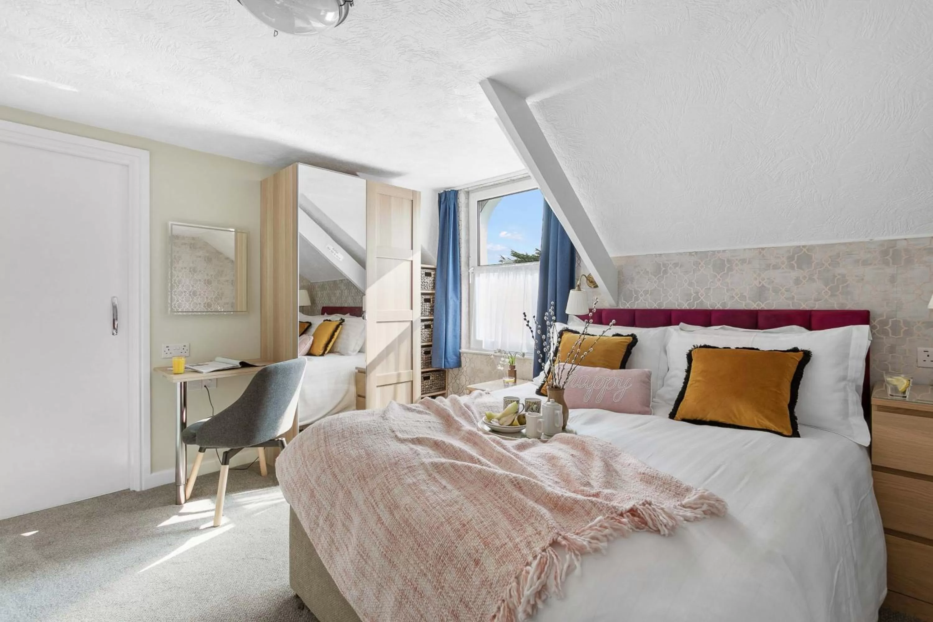 Photo of the whole room, Bed in The Westgate