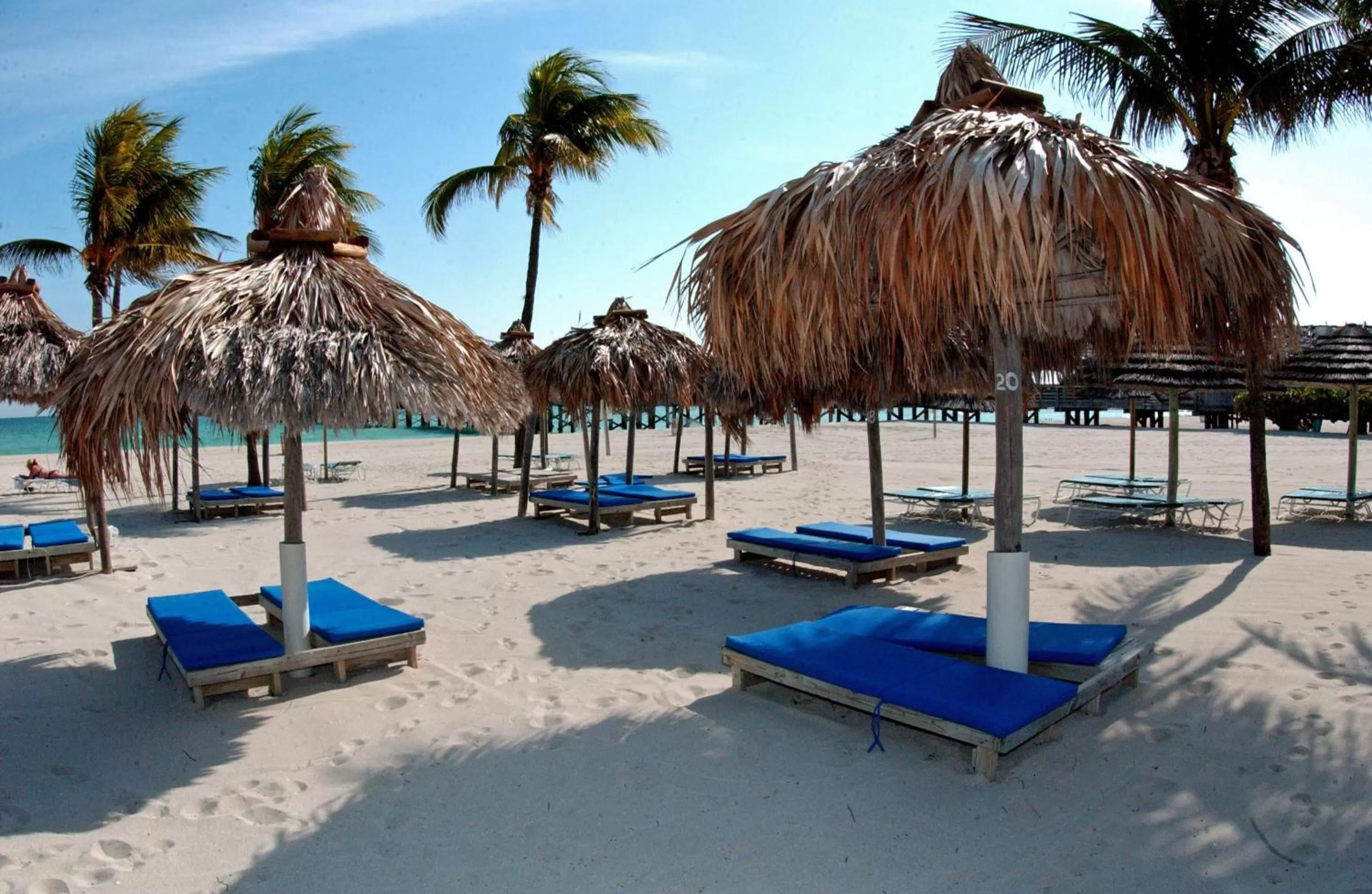 Facade/entrance in Newport Beachside Hotel & Resort