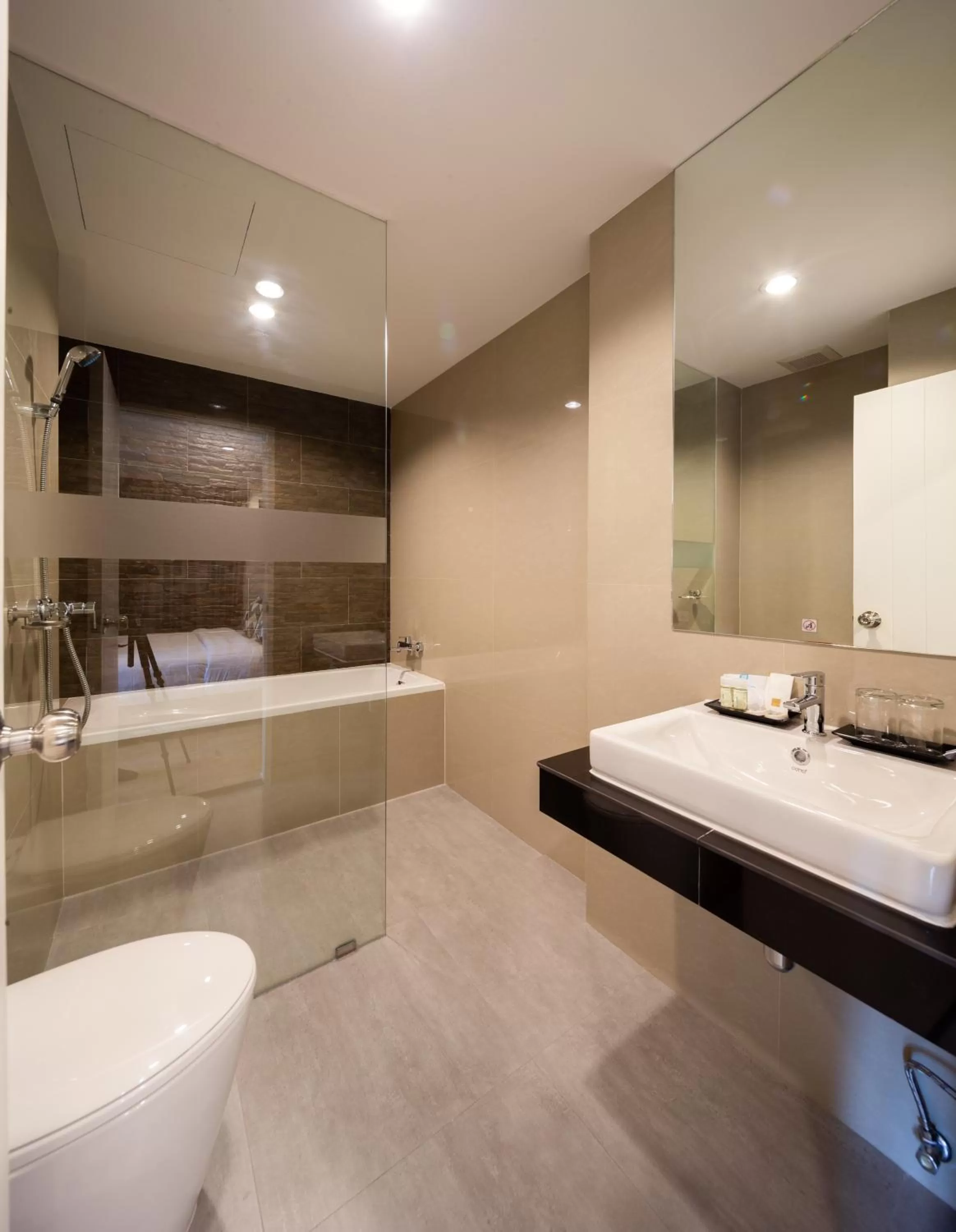 Shower in Horsehill Hotel Sriracha