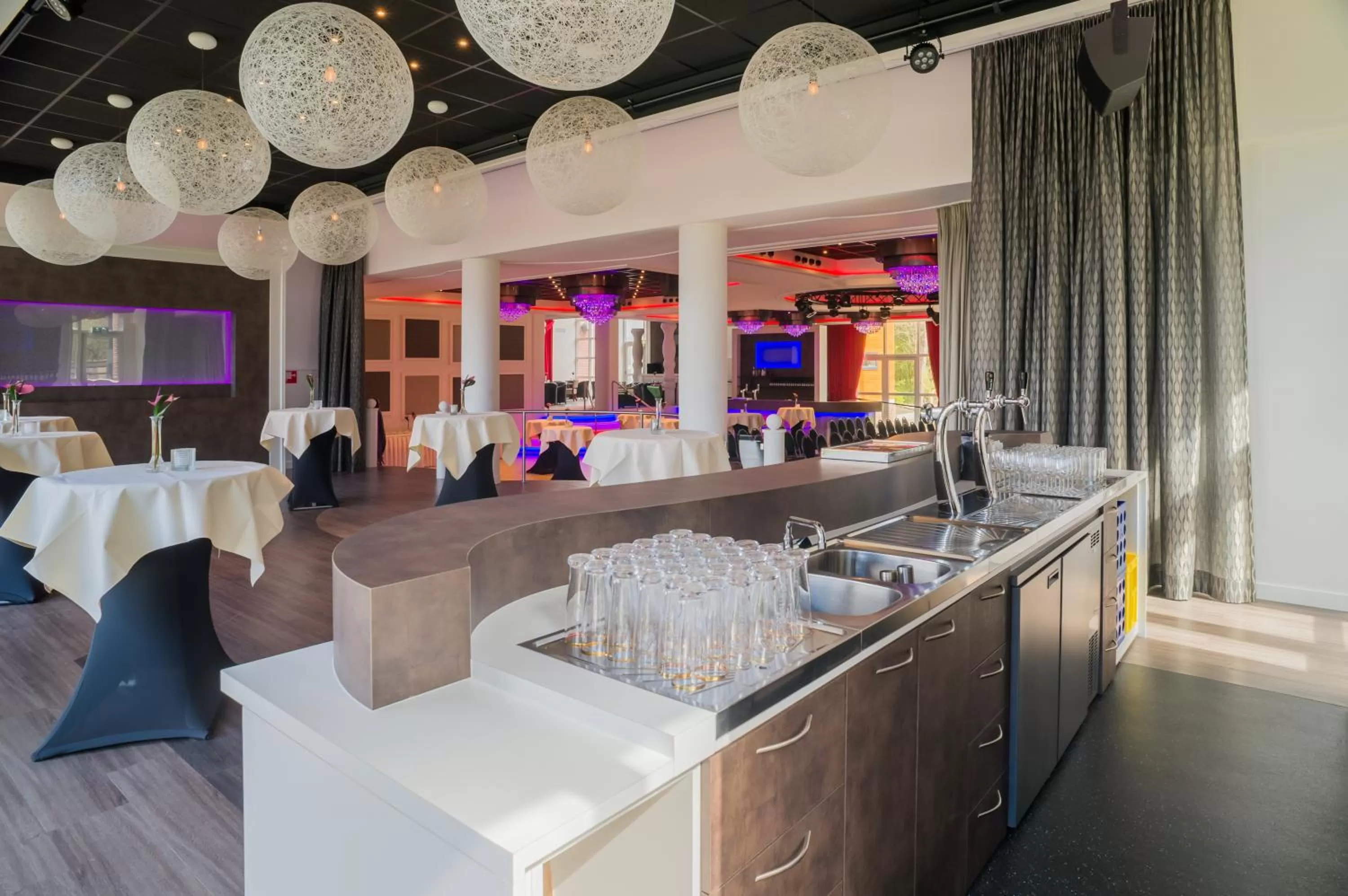 Business facilities in Hotel Asteria