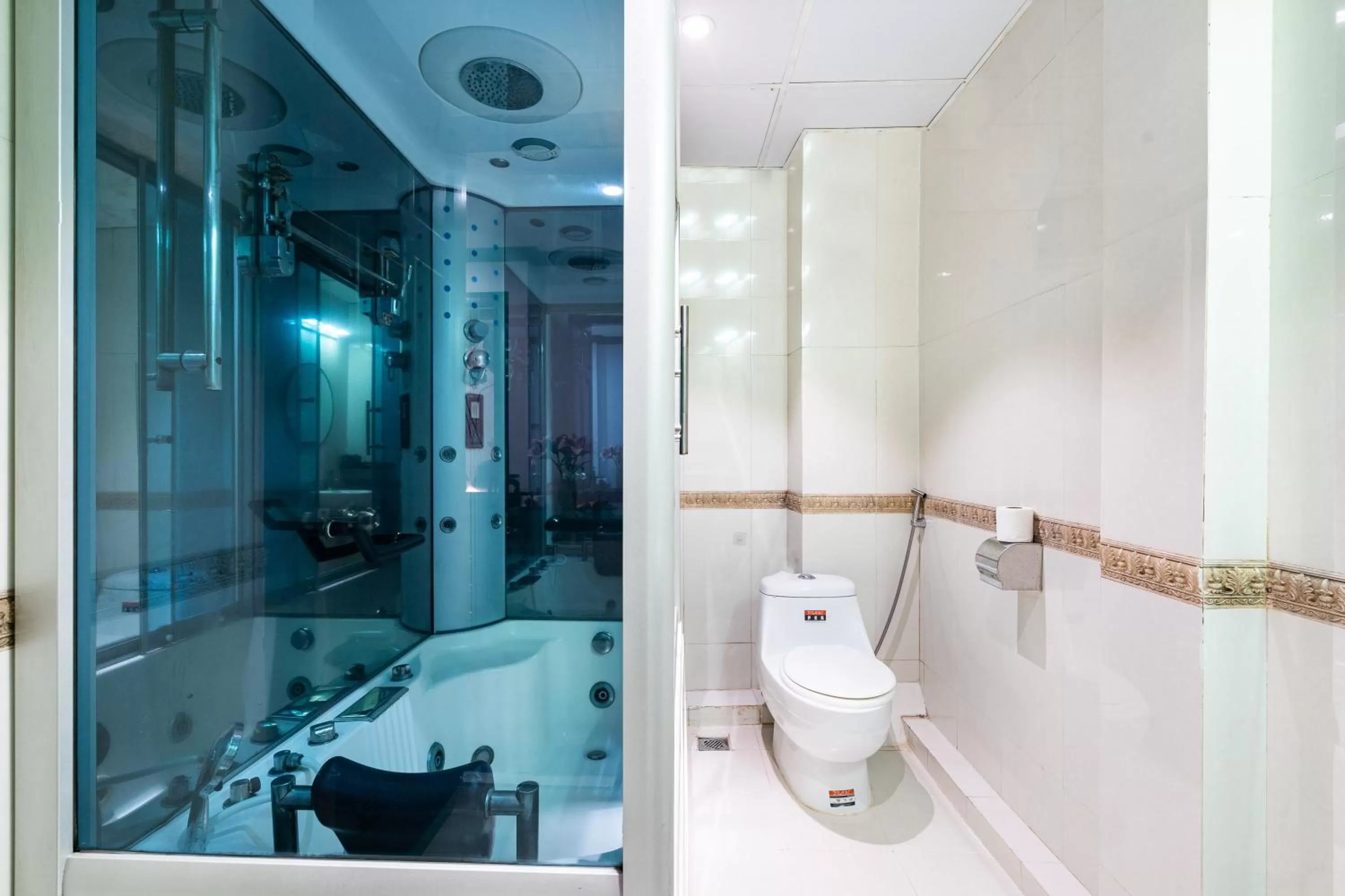 Toilet in Hanoi Memory Premier Hotel & Spa