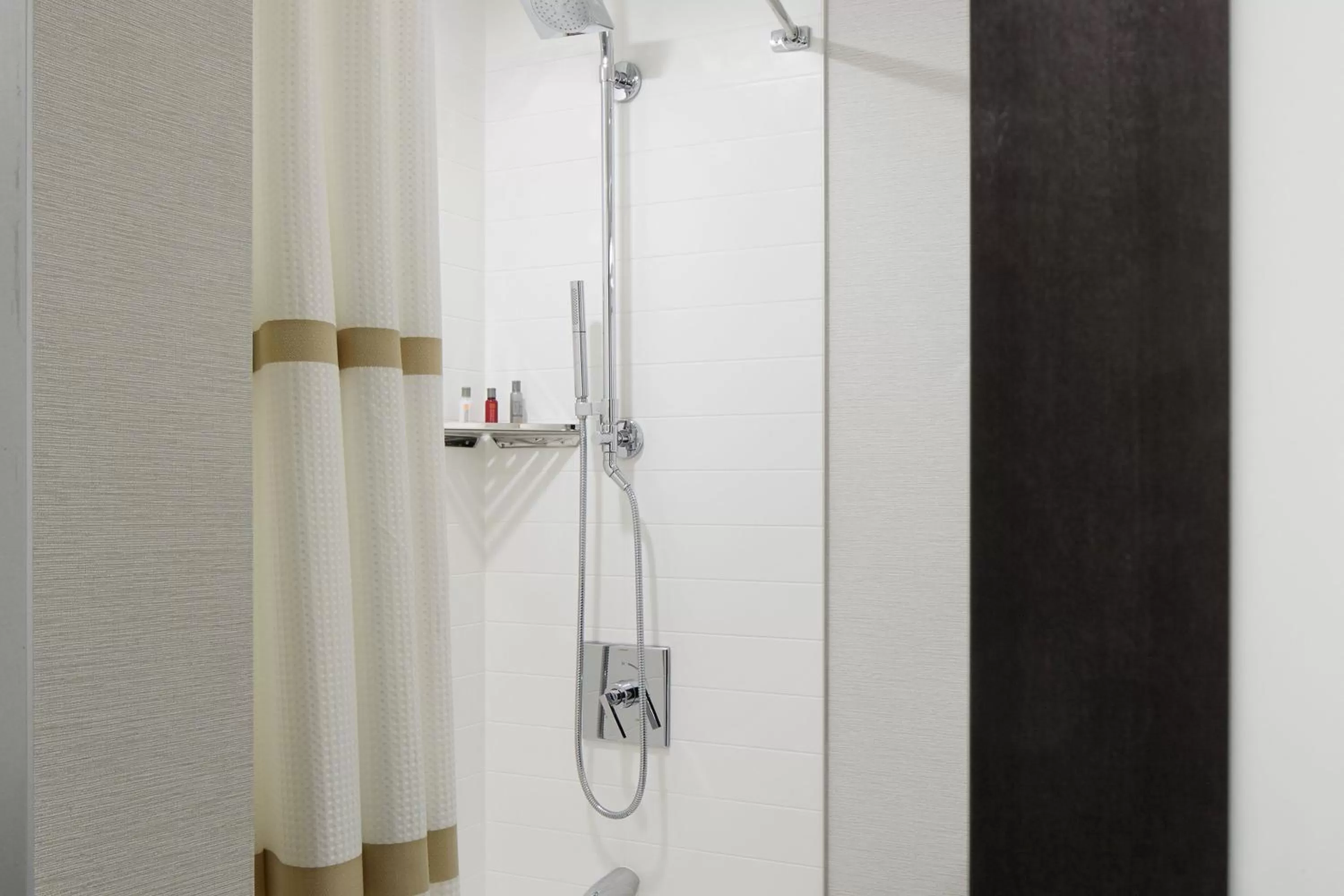 Bathroom in Marriott Columbus Northwest