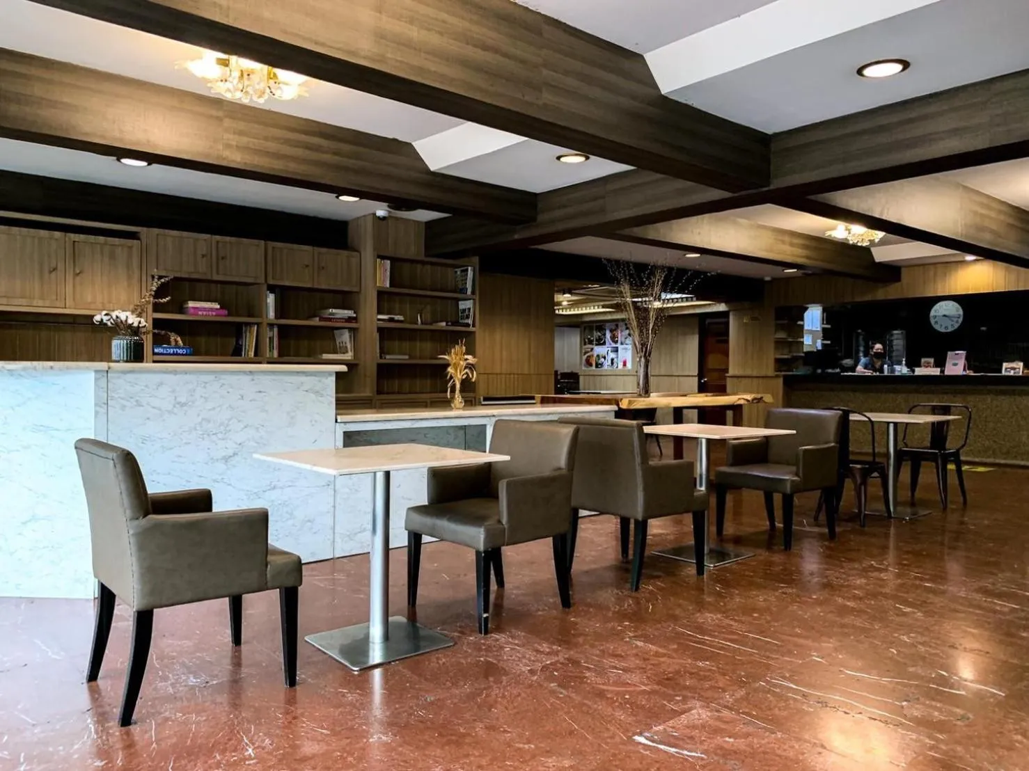 Restaurant/places to eat in Watana Hotel