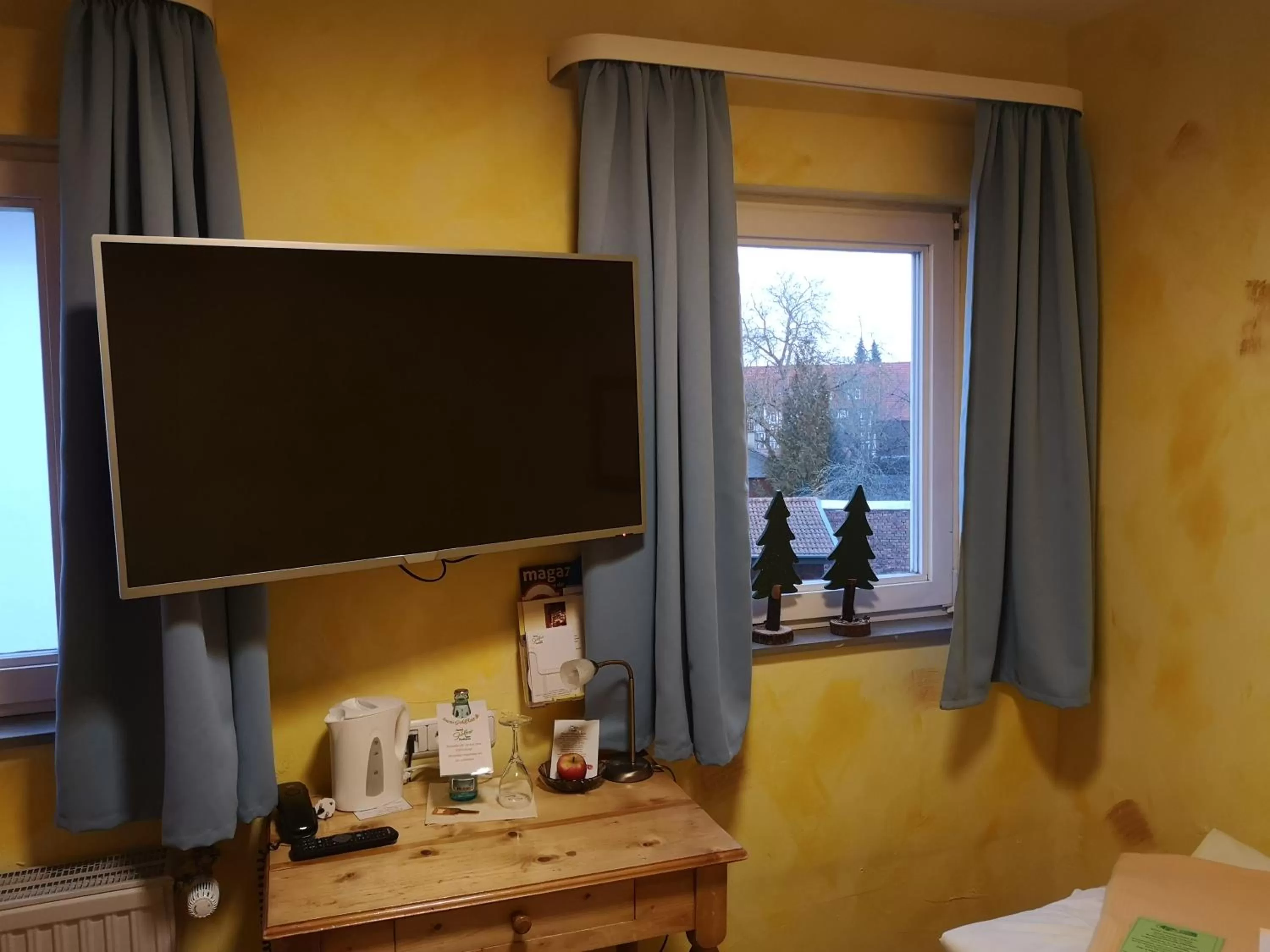 TV and multimedia, Bed in Hotel Goldflair am Rathaus