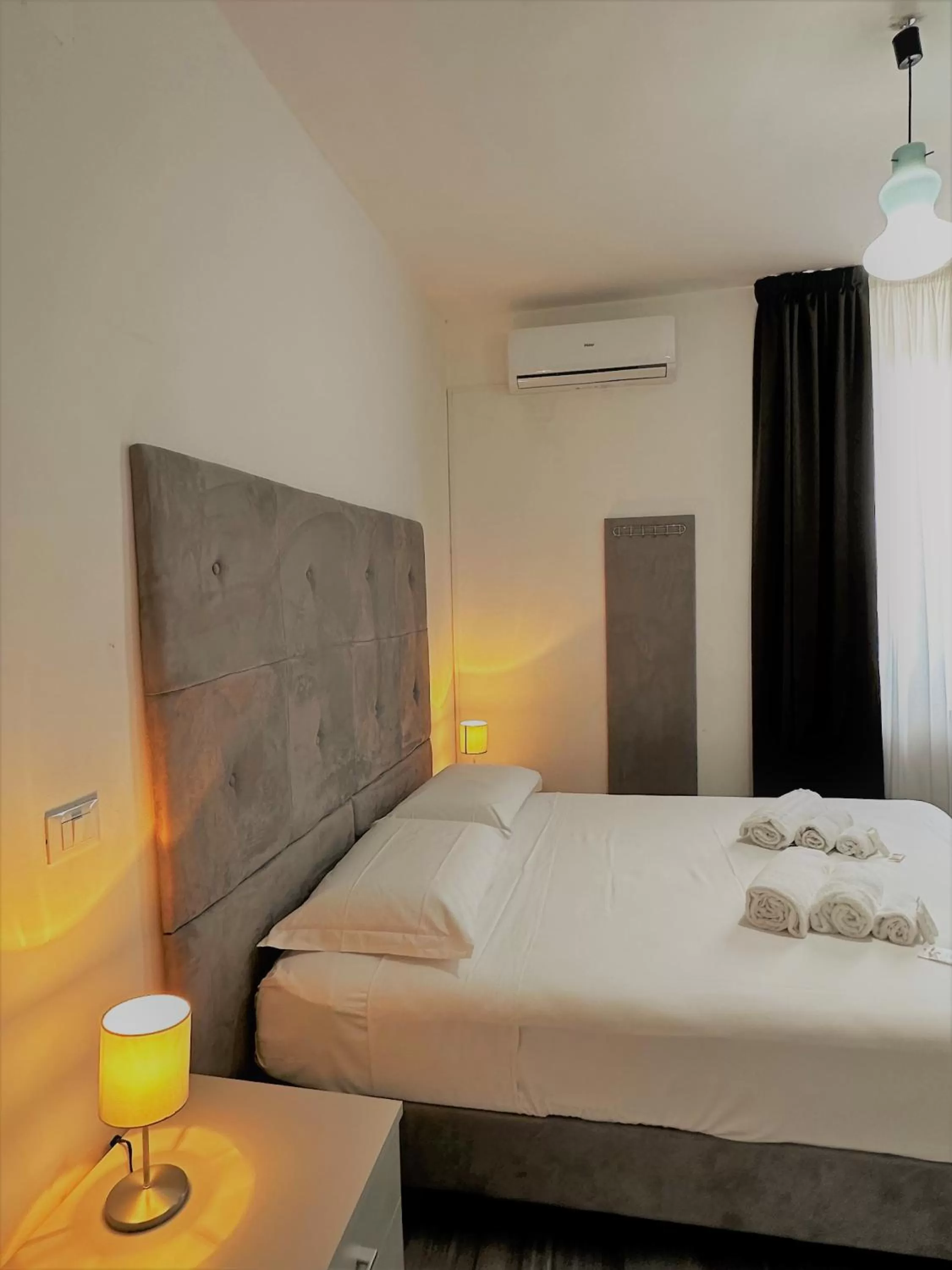 Bedroom, Bed in Hotel The Flash - Venturina Terme