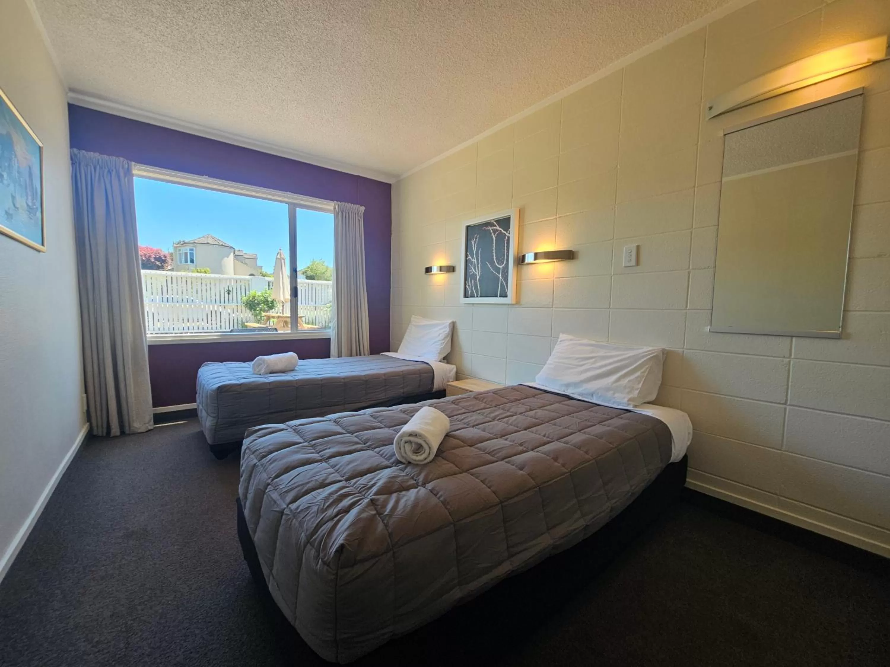 Bed in Tui Oaks Motel