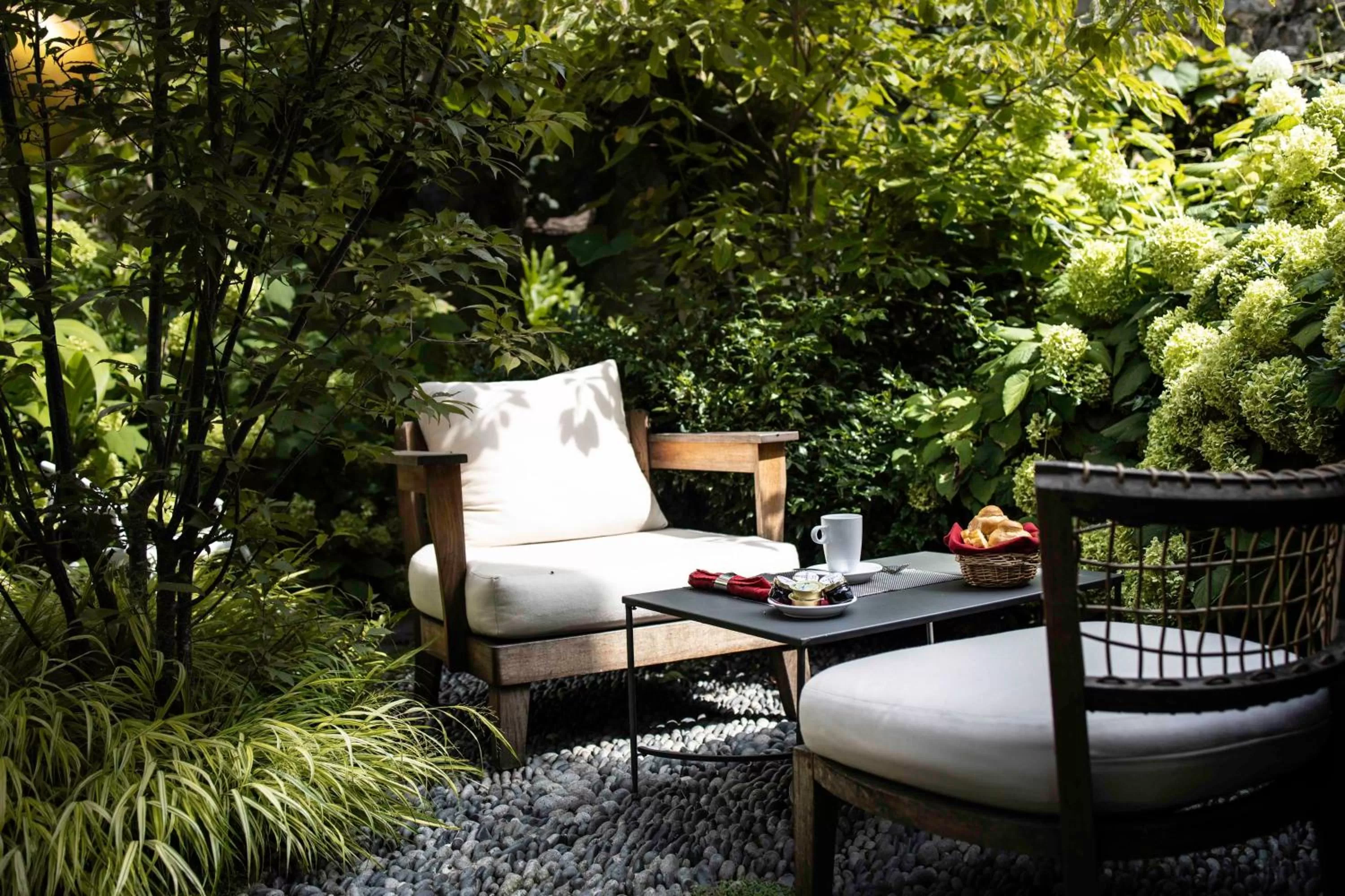 Garden in Hôtel Regent's Garden - Astotel