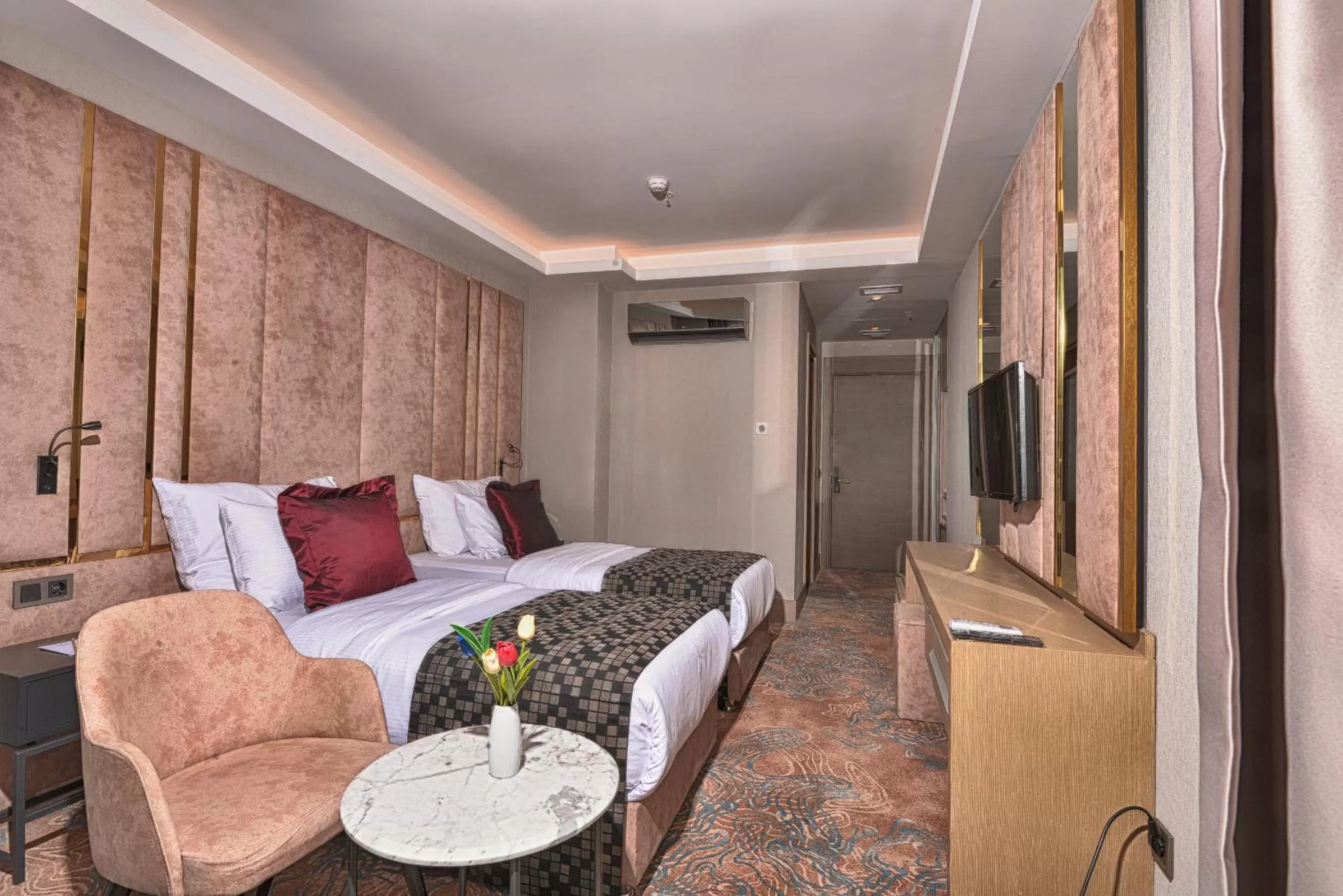 Family Room with Balcony in Ottoperla Hotel