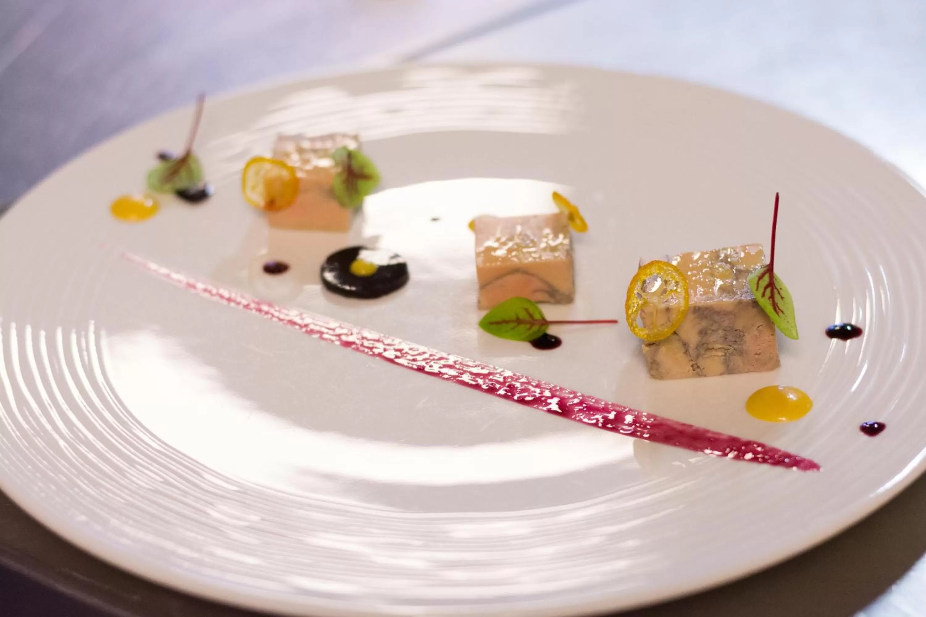 Dinner in Hôtel Koh-I Nor by Les Etincelles