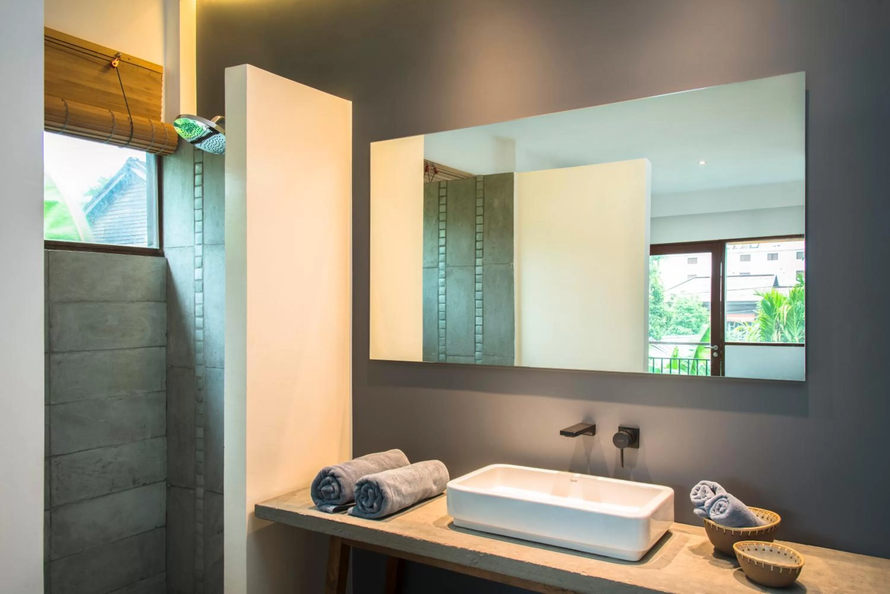 Bathroom in Pages Rooms Hotel