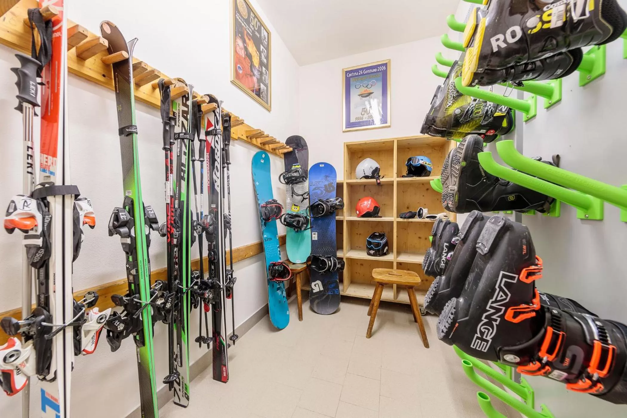 storage in Hotel Panda Cortina- ricarica auto elettriche