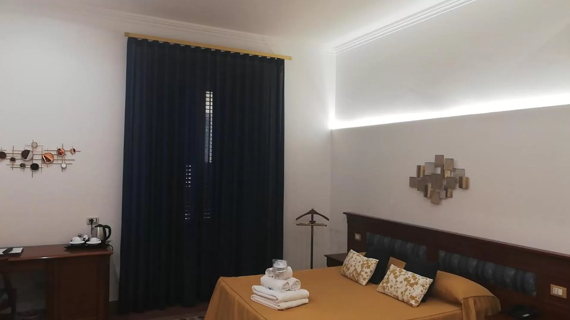 Bedroom in Hotel Tonic