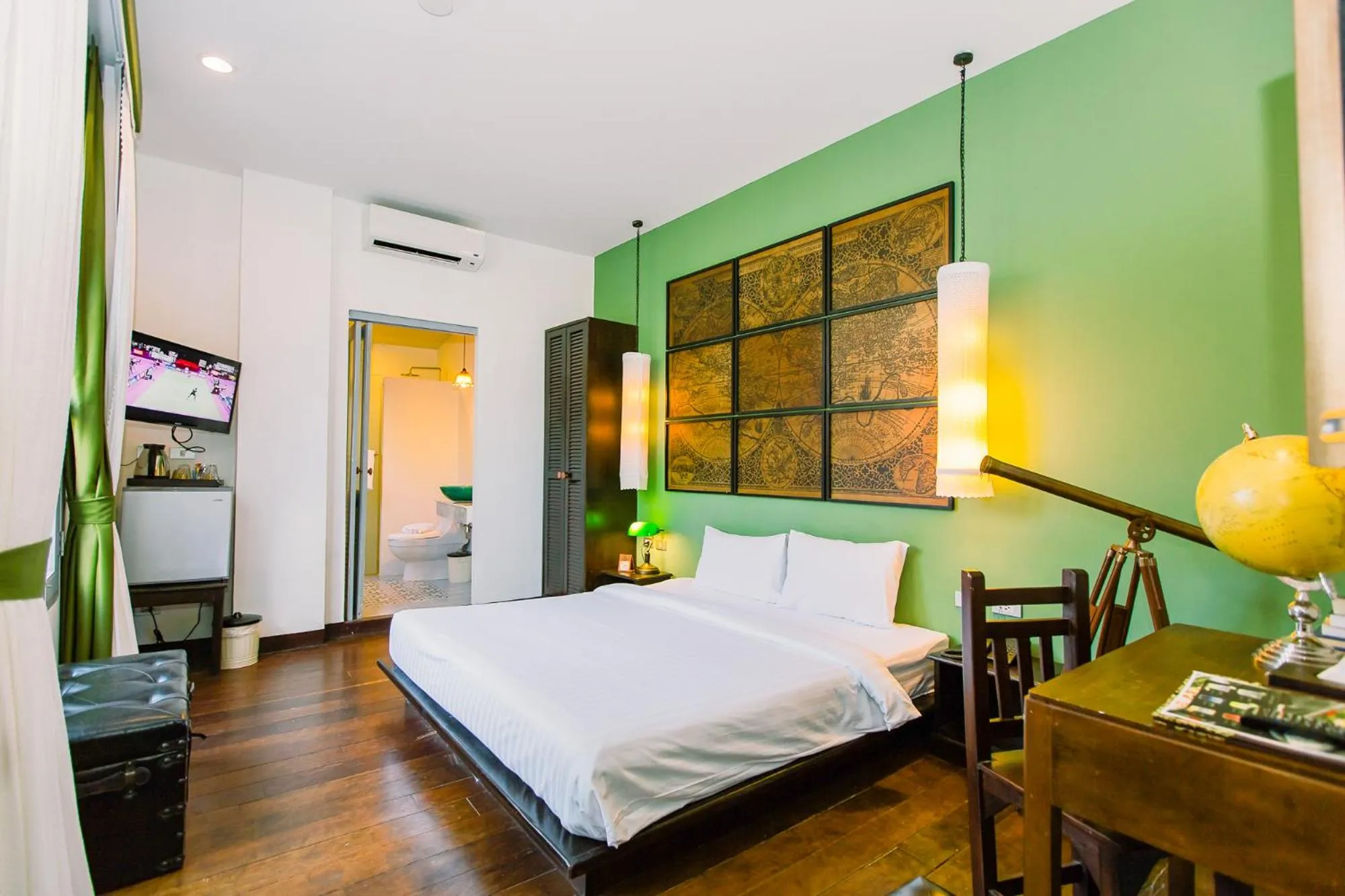 Photo of the whole room, Bed in The Memory at On On Hotel