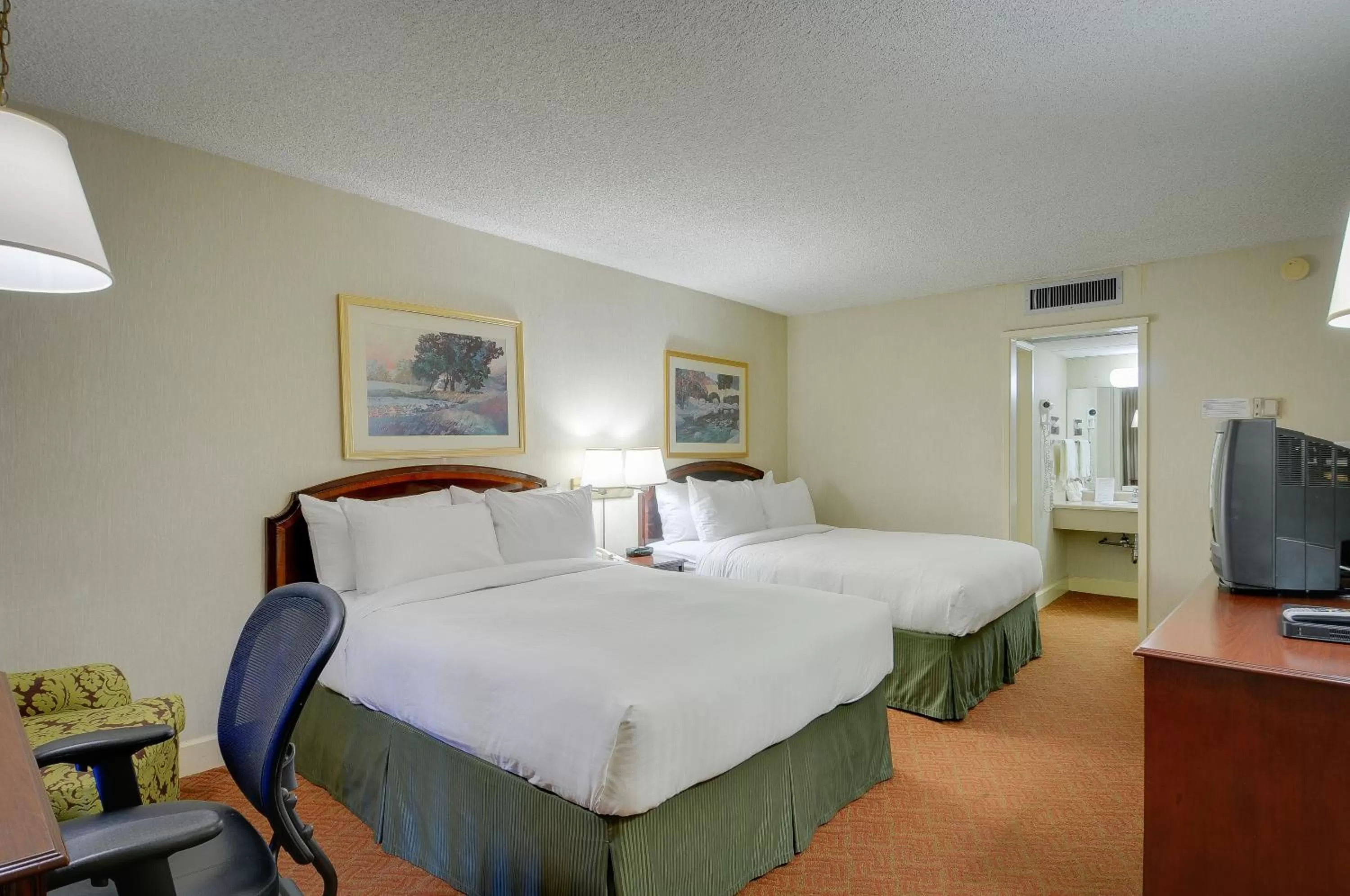 Queen Room with Two Queen Beds in Vagabond Inn Executive SFO