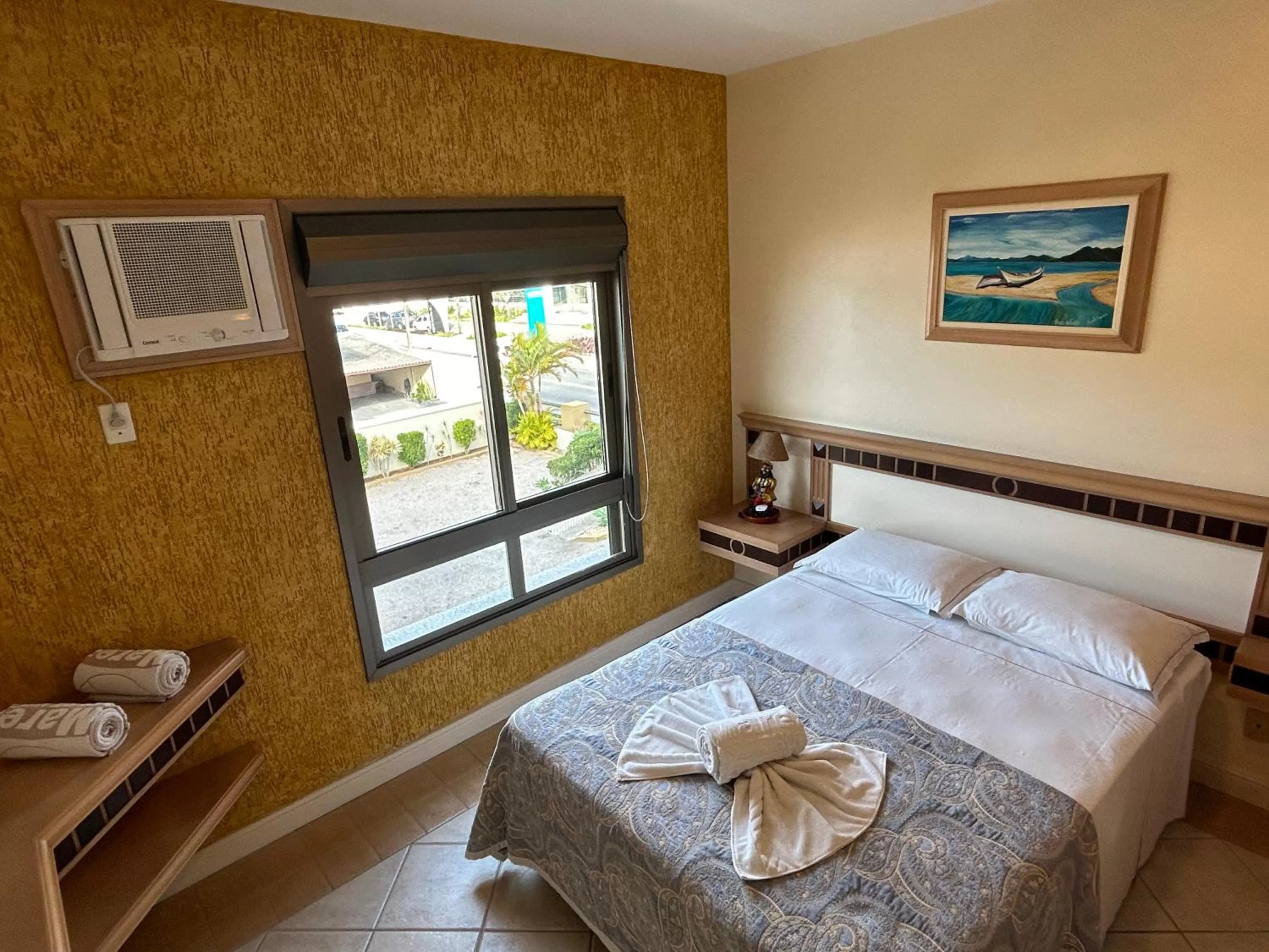 Bed in Golfinhos Apart Hotel