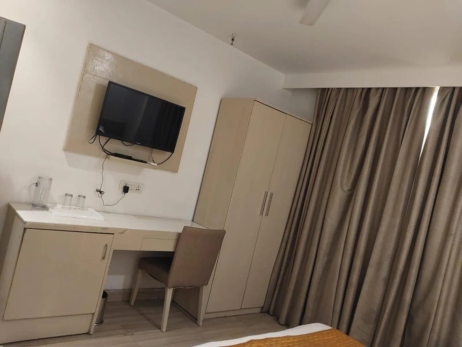 TV/Entertainment Center in Hotel Shanti Palace