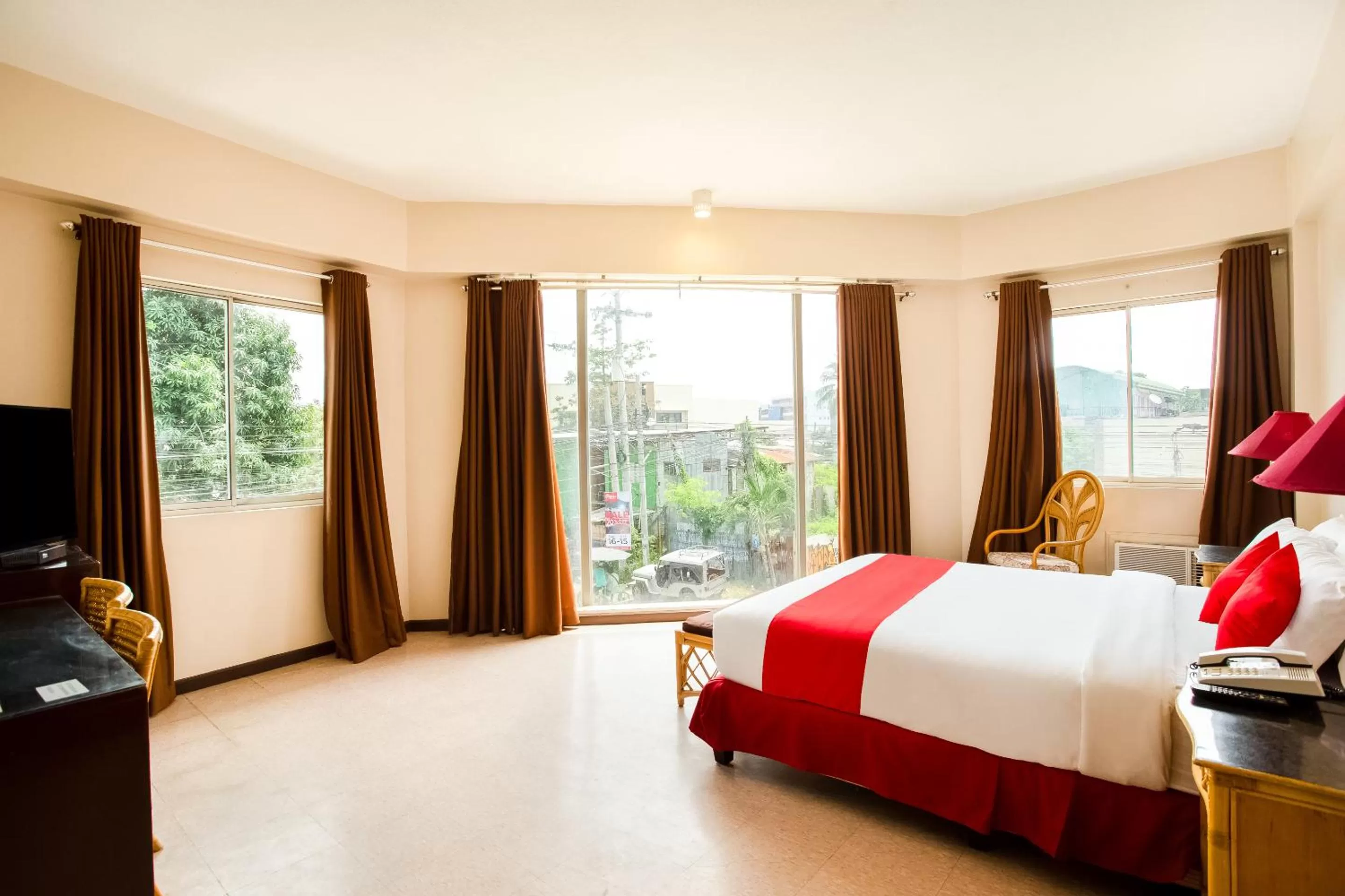 Bedroom in OYO 414 Humberto's Hotel