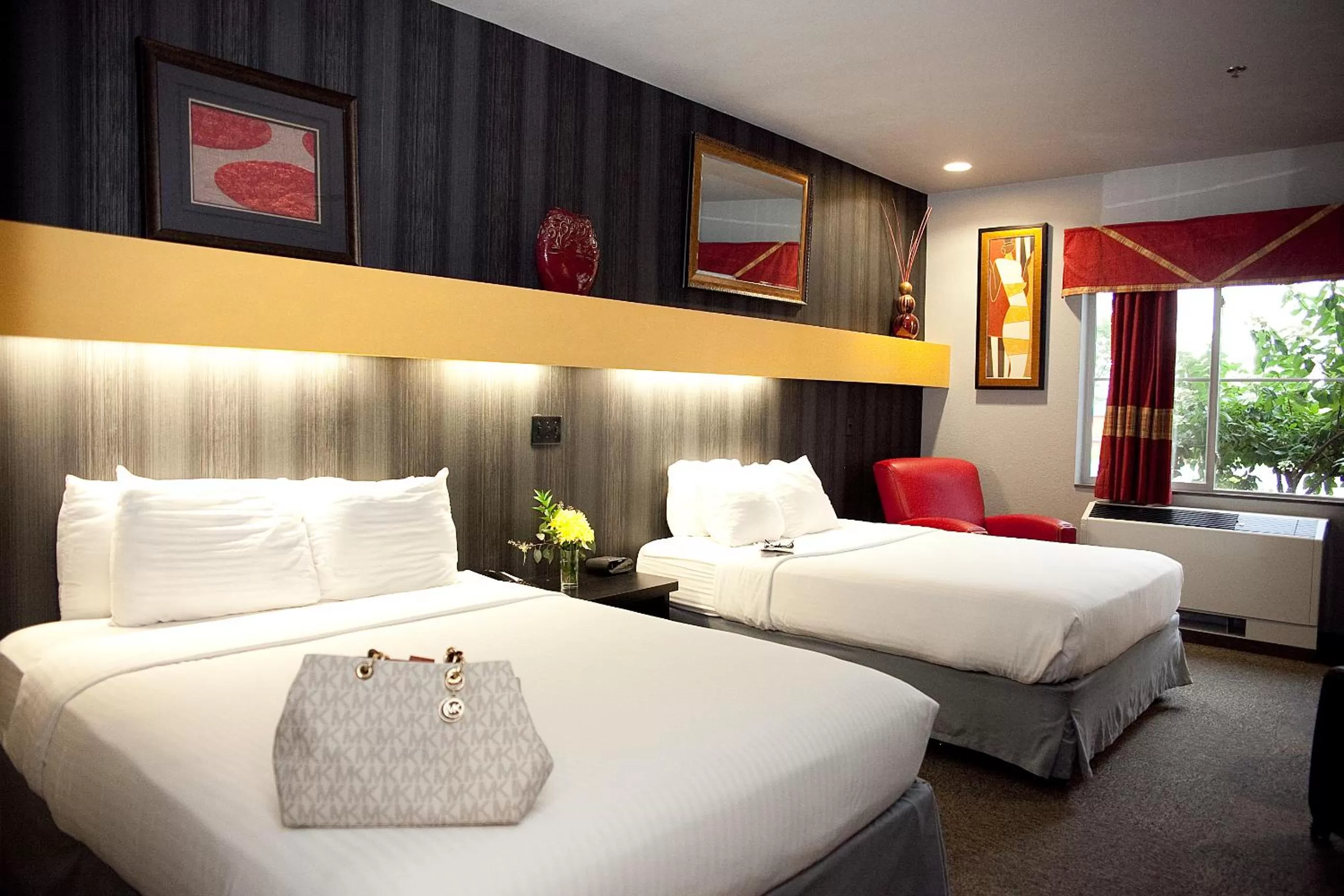 Photo of the whole room, Bed in Metropolis Resort - Eau Claire