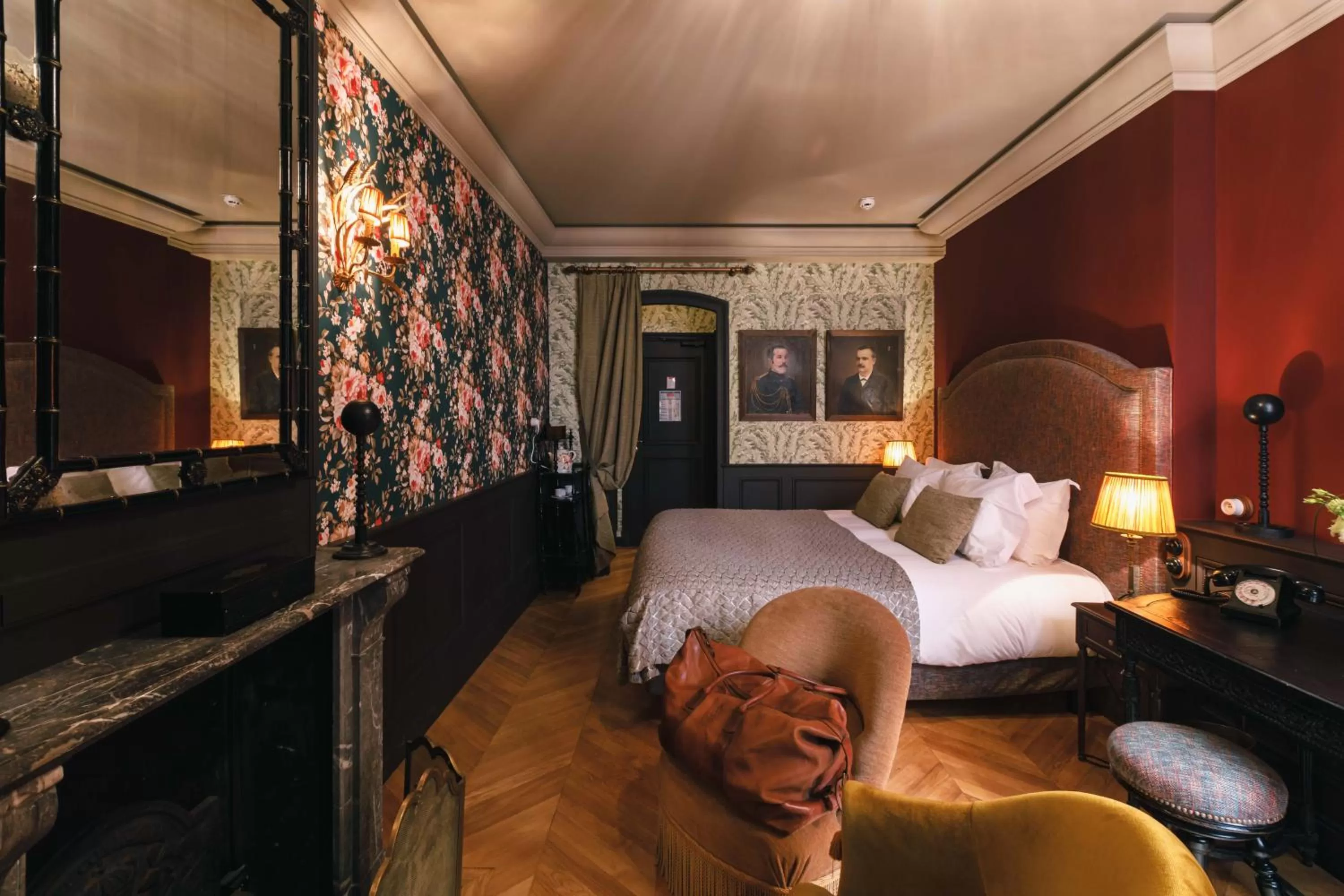 Photo of the whole room, Bed in Bayard Bellecour