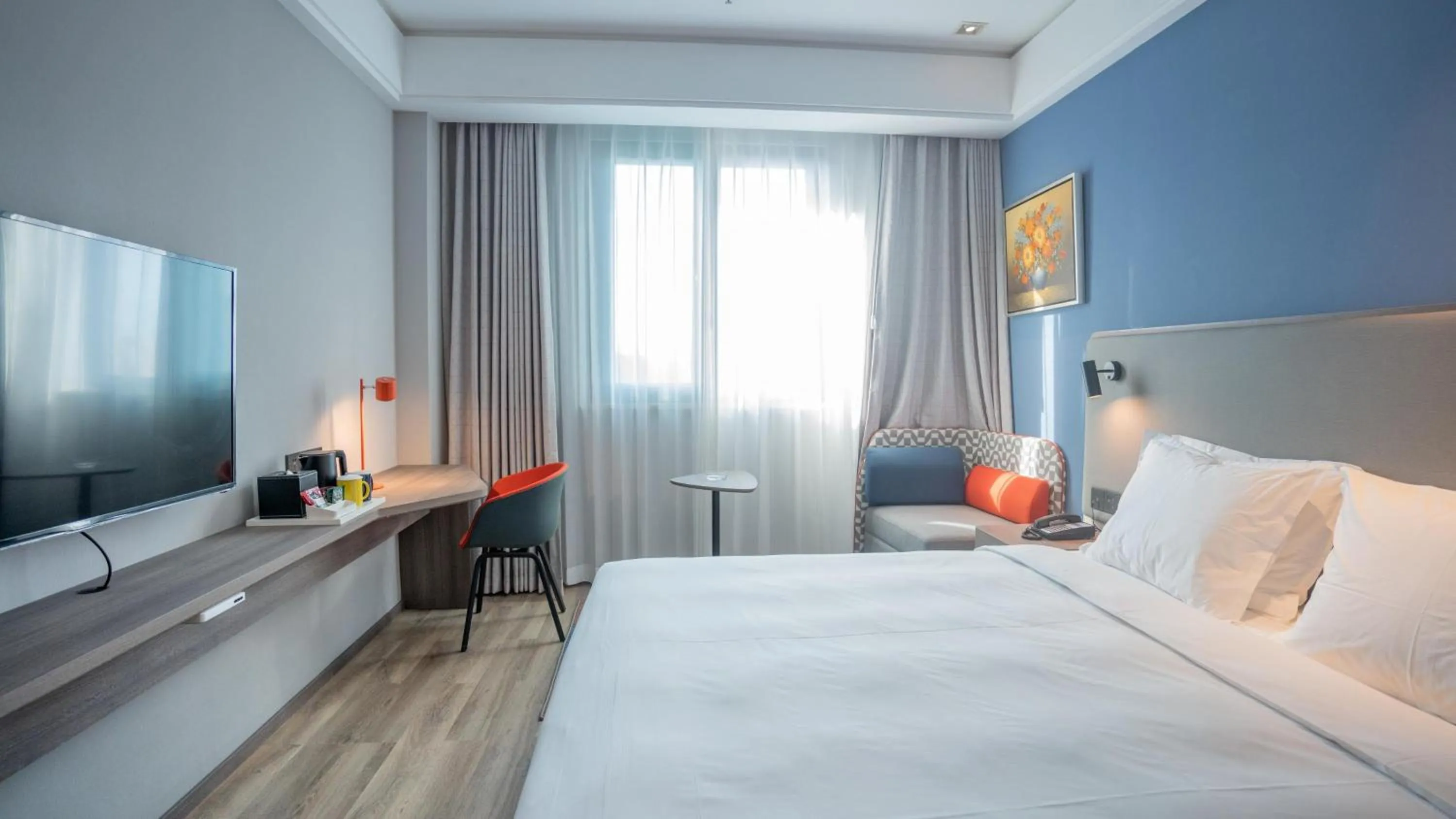 Photo of the whole room, Bed in Holiday Inn Express Nantong Xinghu by IHG