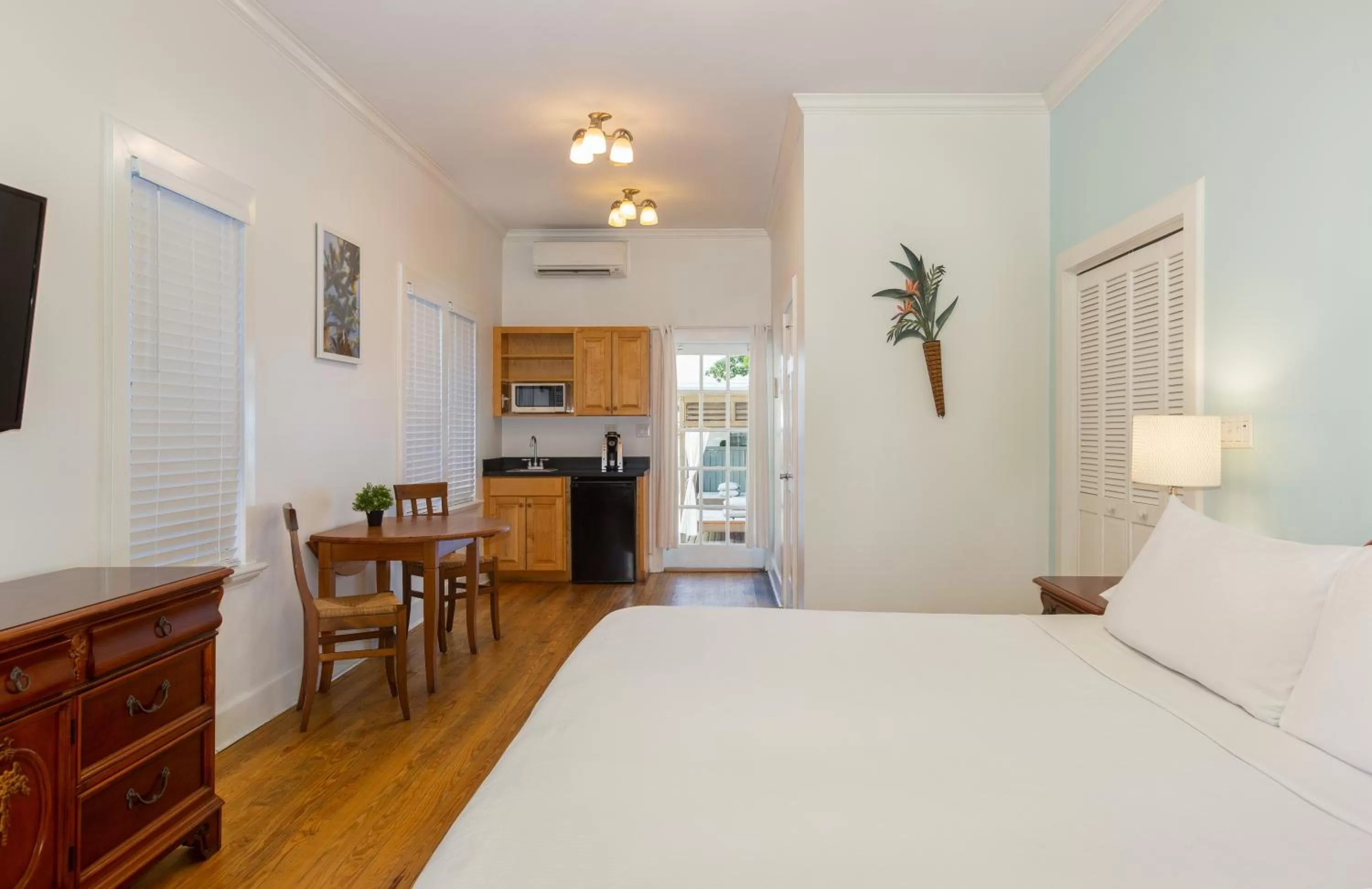 Photo of the whole room, Bed in The Cabana Inn Key West - Adult Exclusive