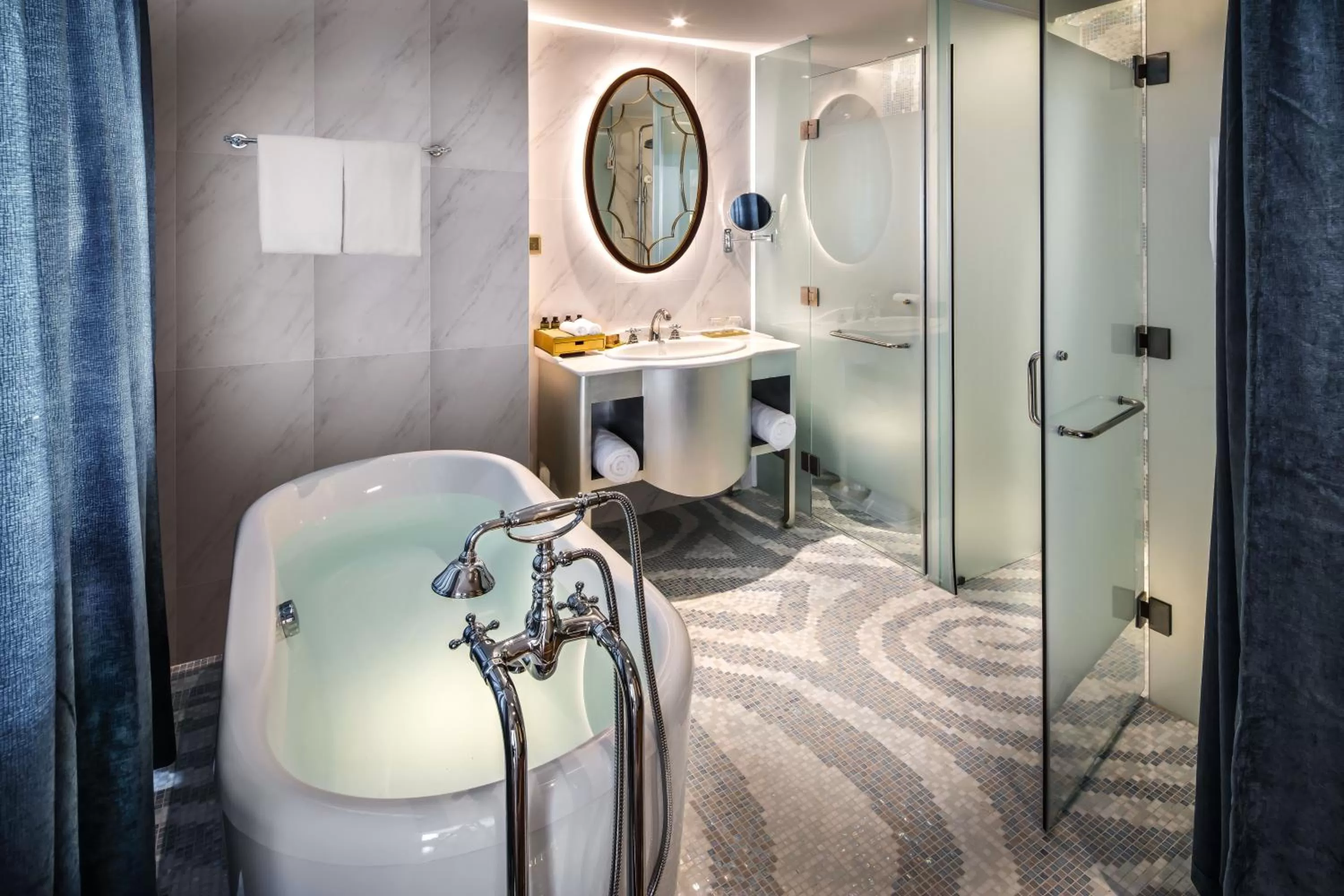 Bathroom in Hotel Royal Hoi An - MGallery