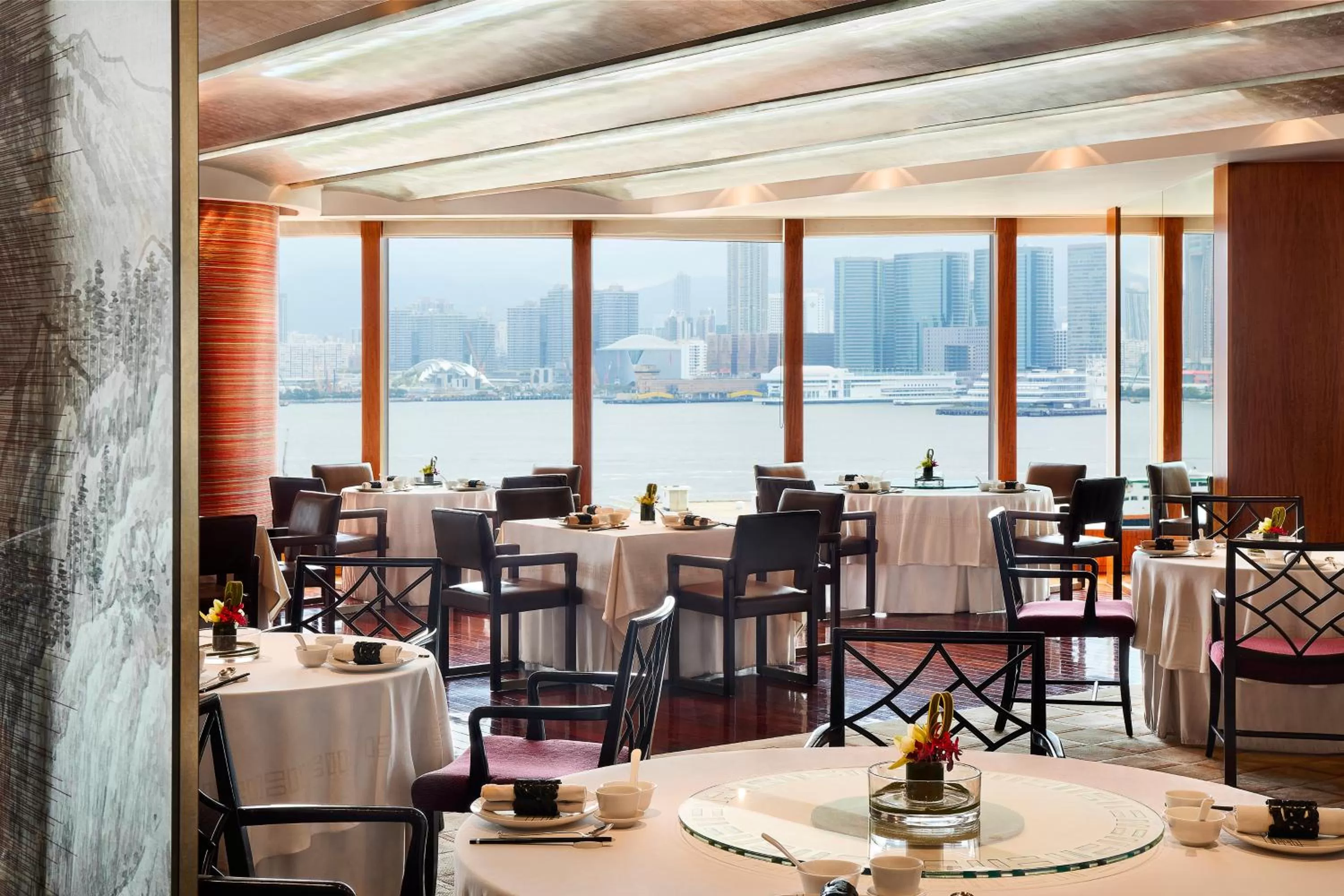 Restaurant/places to eat in Four Seasons Hotel Hong Kong