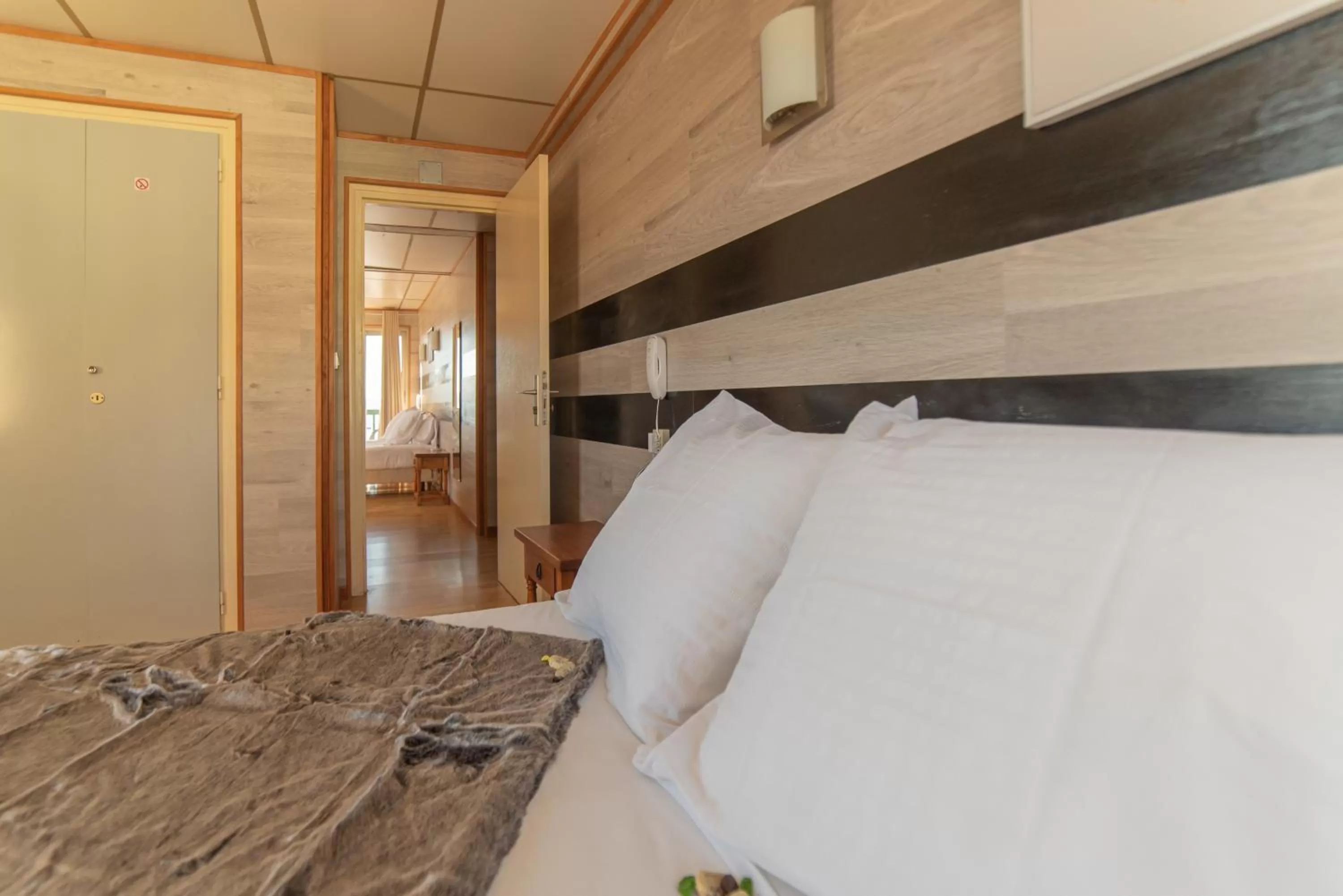 Bedroom, Bed in Hotel des Pyrénées