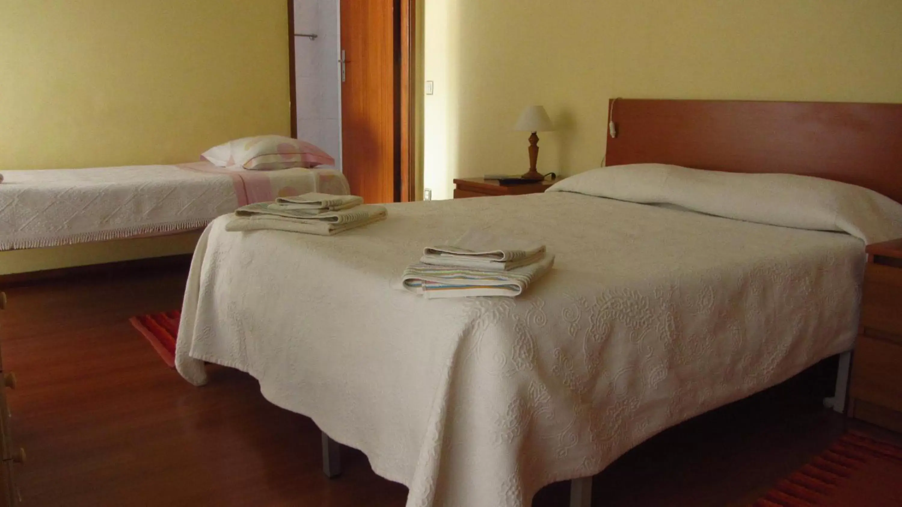 Double Room in Residencial Martinho Double Room in Residencial Martinho