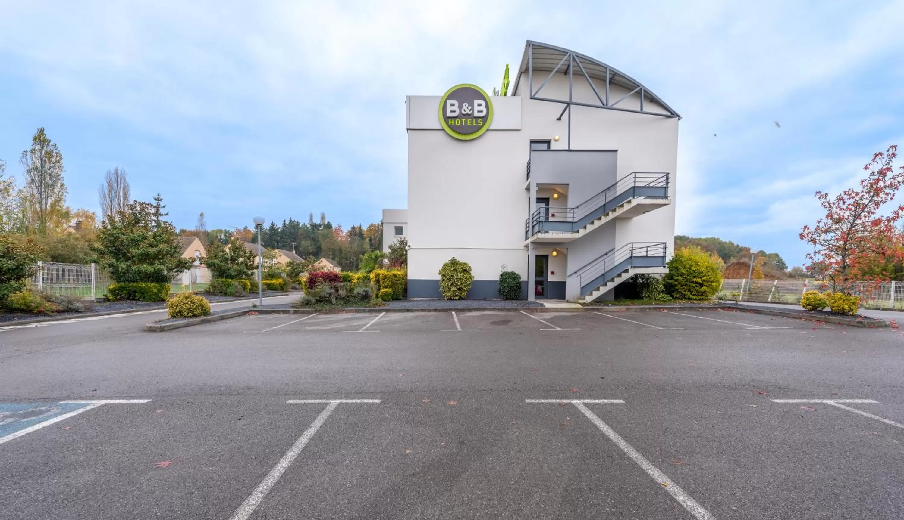 Facade/entrance in B&B HOTEL Beauvais