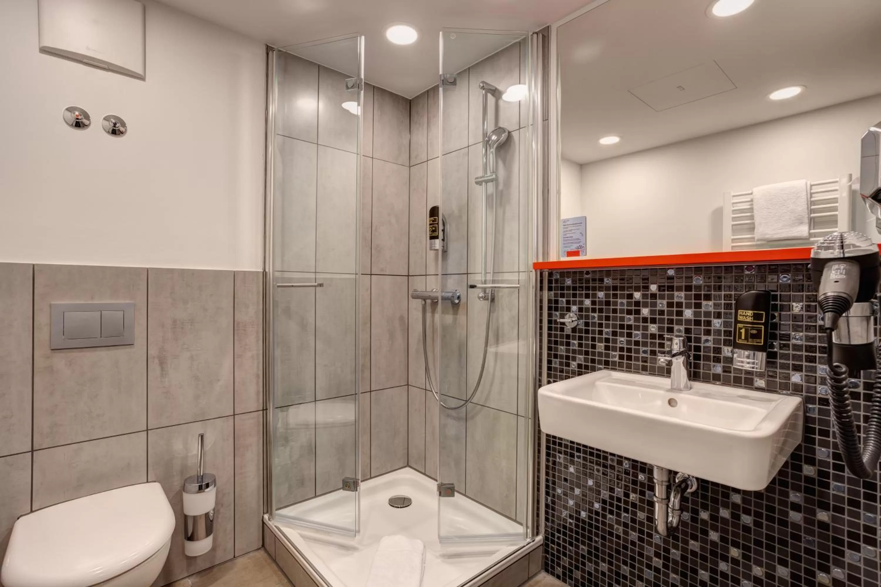 Bathroom in MEININGER Hotel München Olympiapark