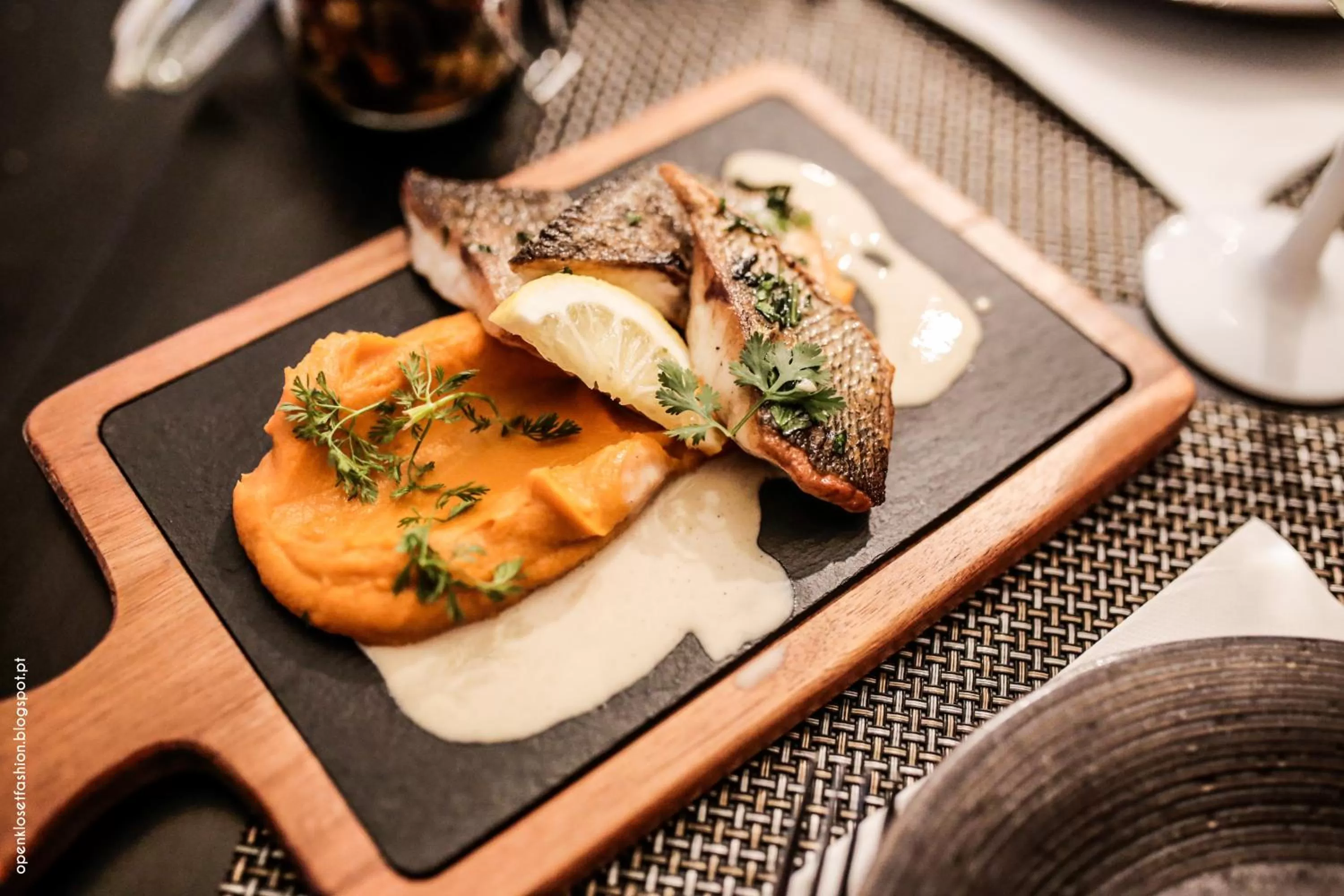 Lounge or bar in Hotel Quinta das Lagrimas - Small Luxury Hotels