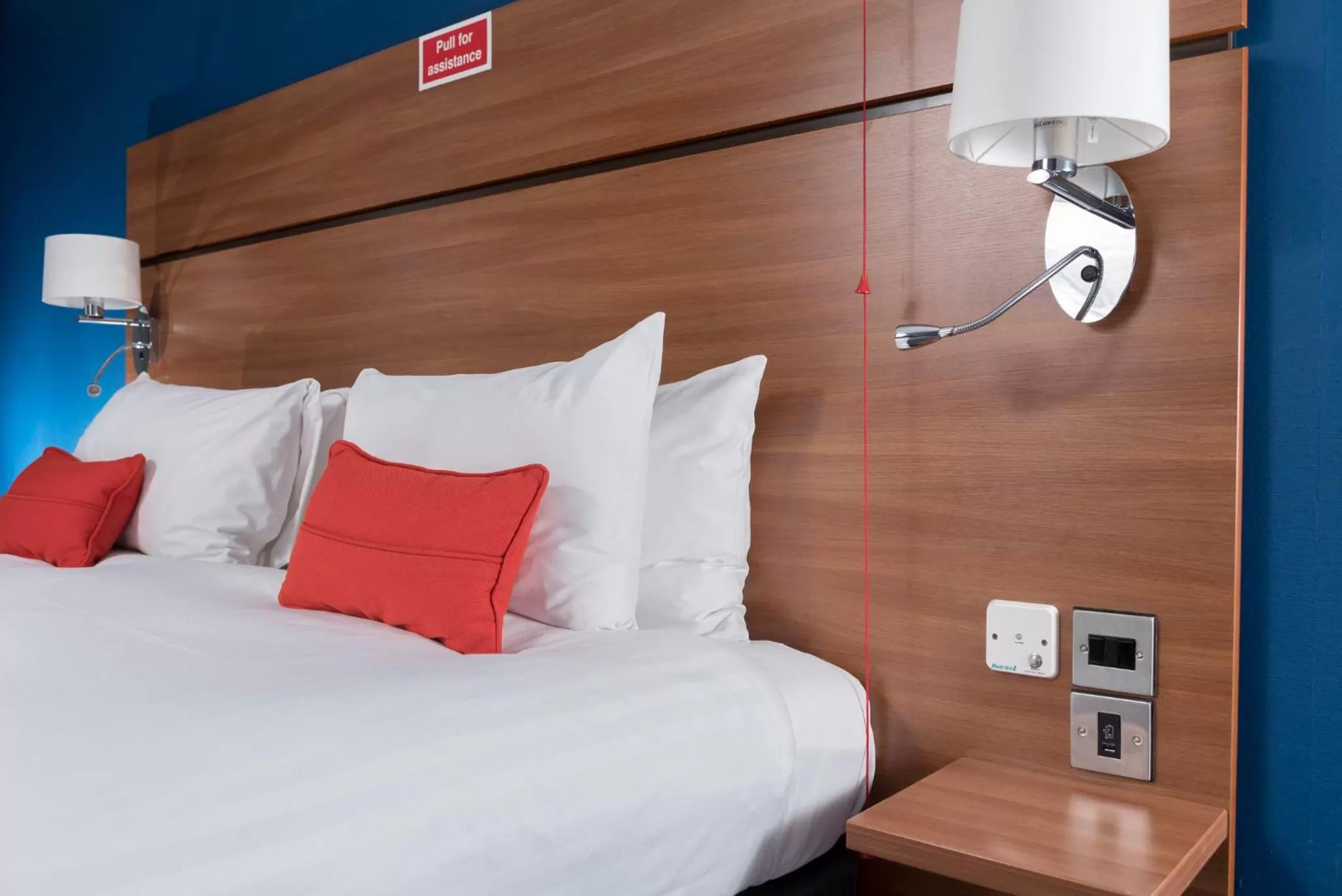 Bed in Holiday Inn Express Birmingham Star City by IHG