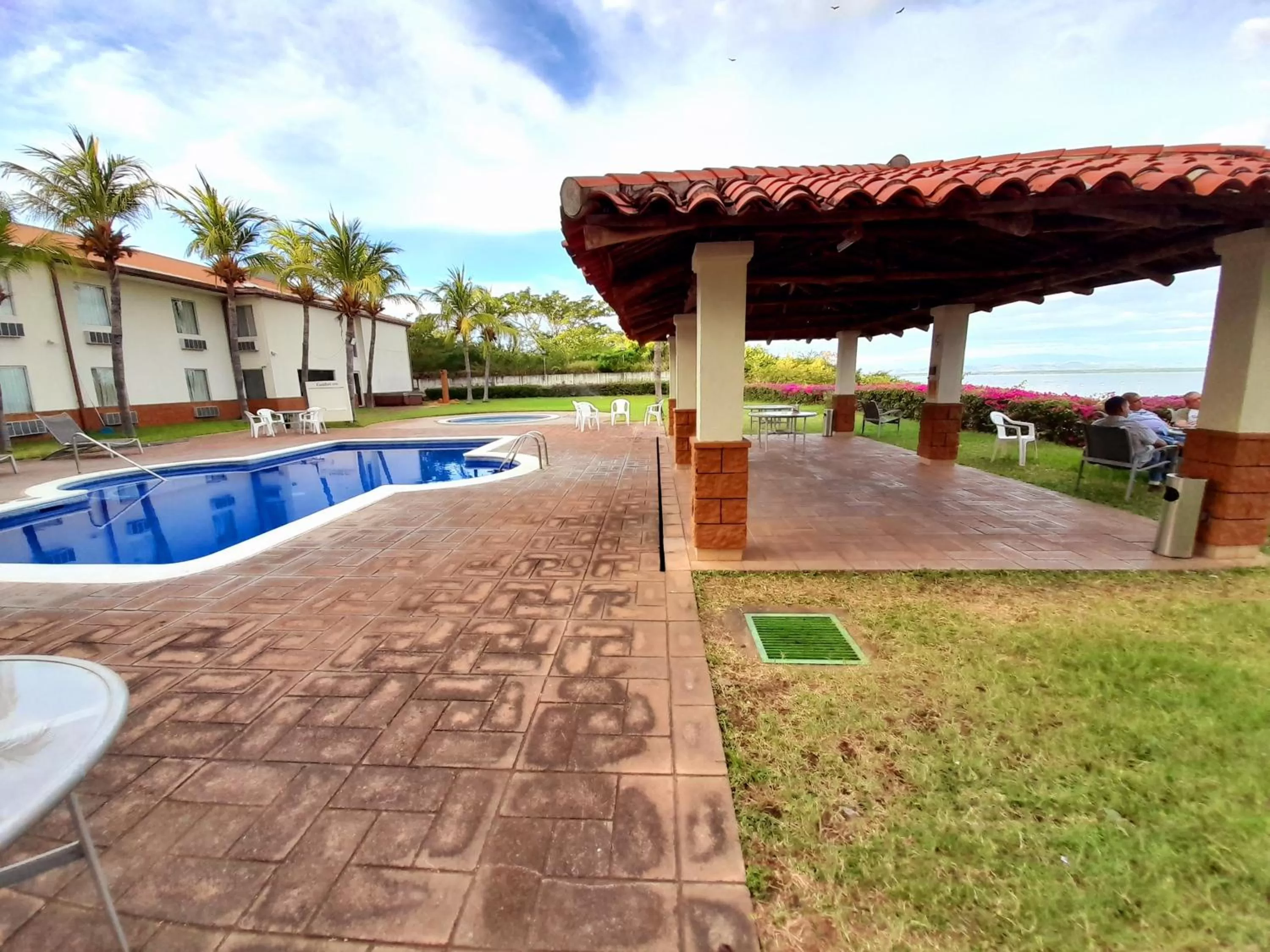 Swimming pool in Comfort Inn Real La Union